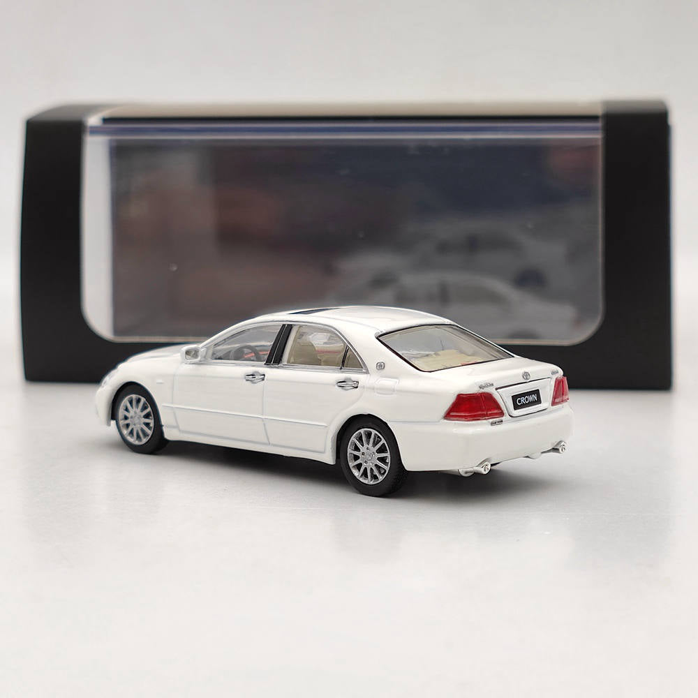 1:64 Toyota Crown 12th Diecast Model Car - Collectible Toy Vehicle in Black & White - Perfect for Display, Gifts, and Diecast Car Collections