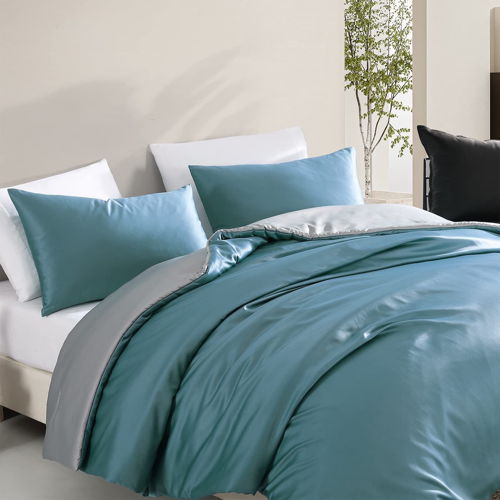 REDKEY King Size Comforter Set - Satin Silky Bedding with Invisible Stitching | 3-Piece Reversible Down Alternative Comforter in Blue & Grey (102x90 inches) | Includes 2 Pillowcases & 1 Comforter | Perfect for Master Bedroom, Guest Room, and Luxury Hotel Style Decor