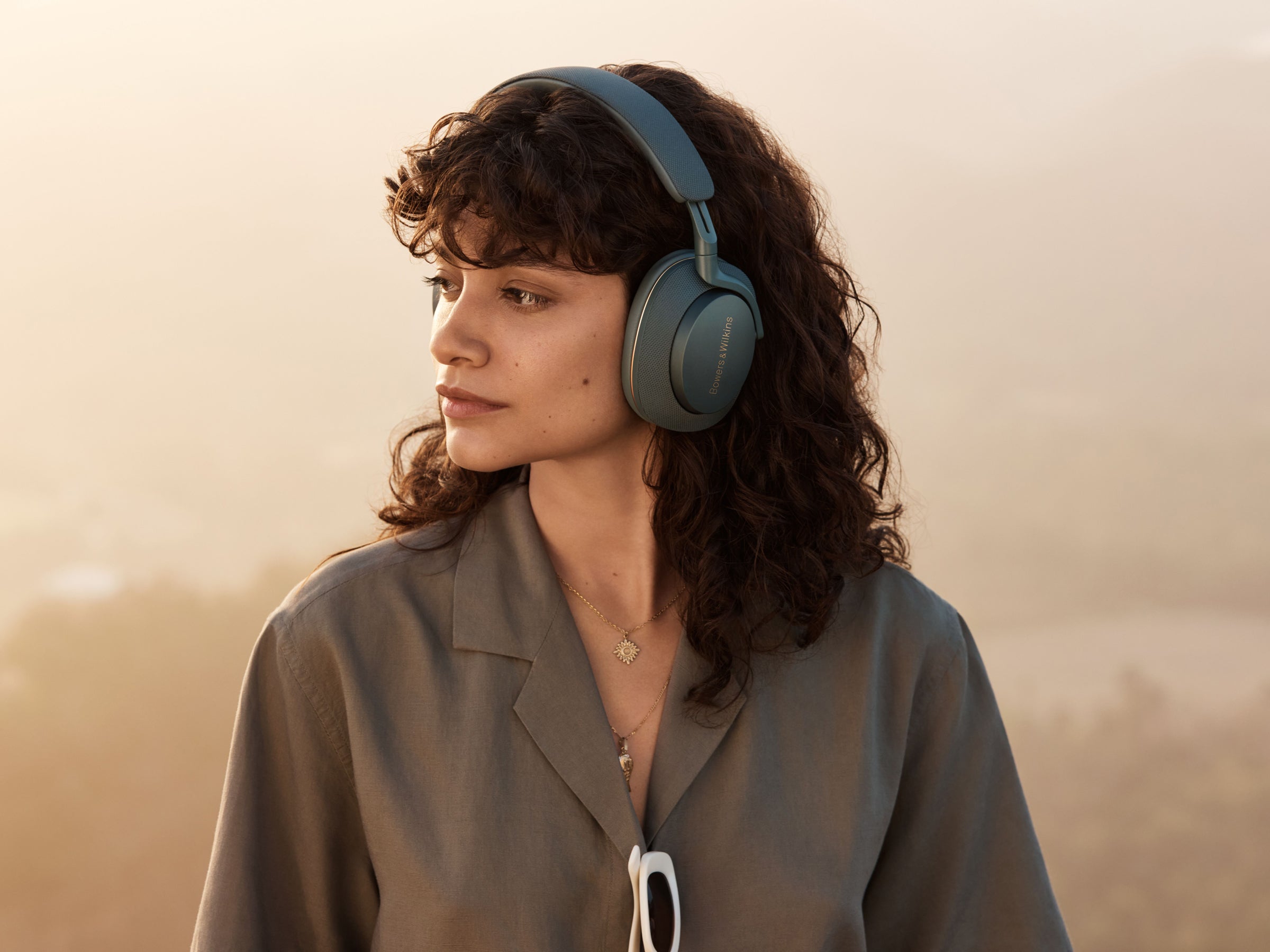Bowers & Wilkins PX7 S2e Wireless Noise Cancelling Headphones - Premium Over-Ear Bluetooth Headset with Hi-Fi Sound for Travel, Work & Music Lovers