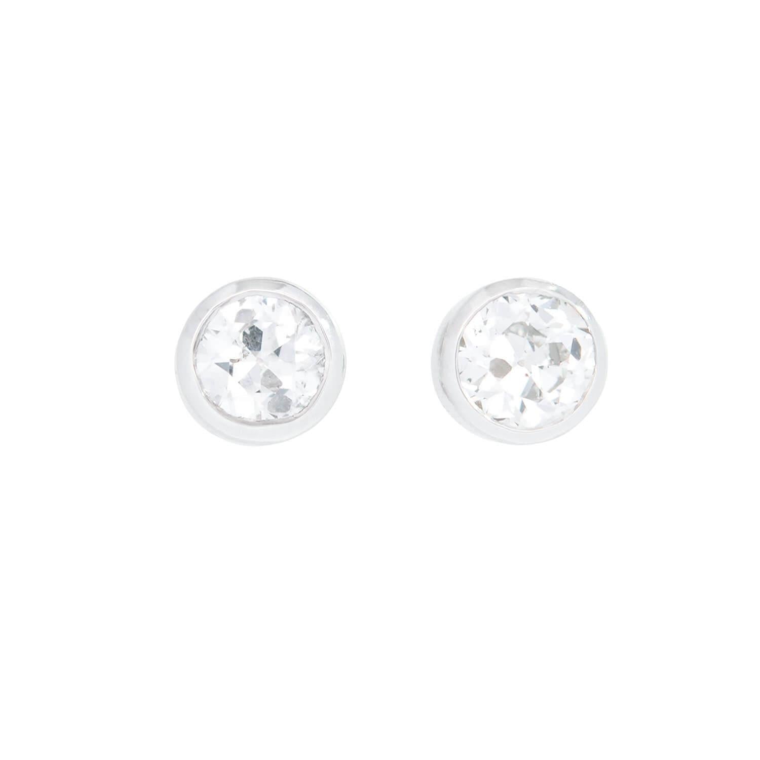 14K Gold & Platinum Diamond Stud Earrings for Women - Elegant Round Cut Diamond Earrings for Everyday Wear, Gift Giving & Special Occasions