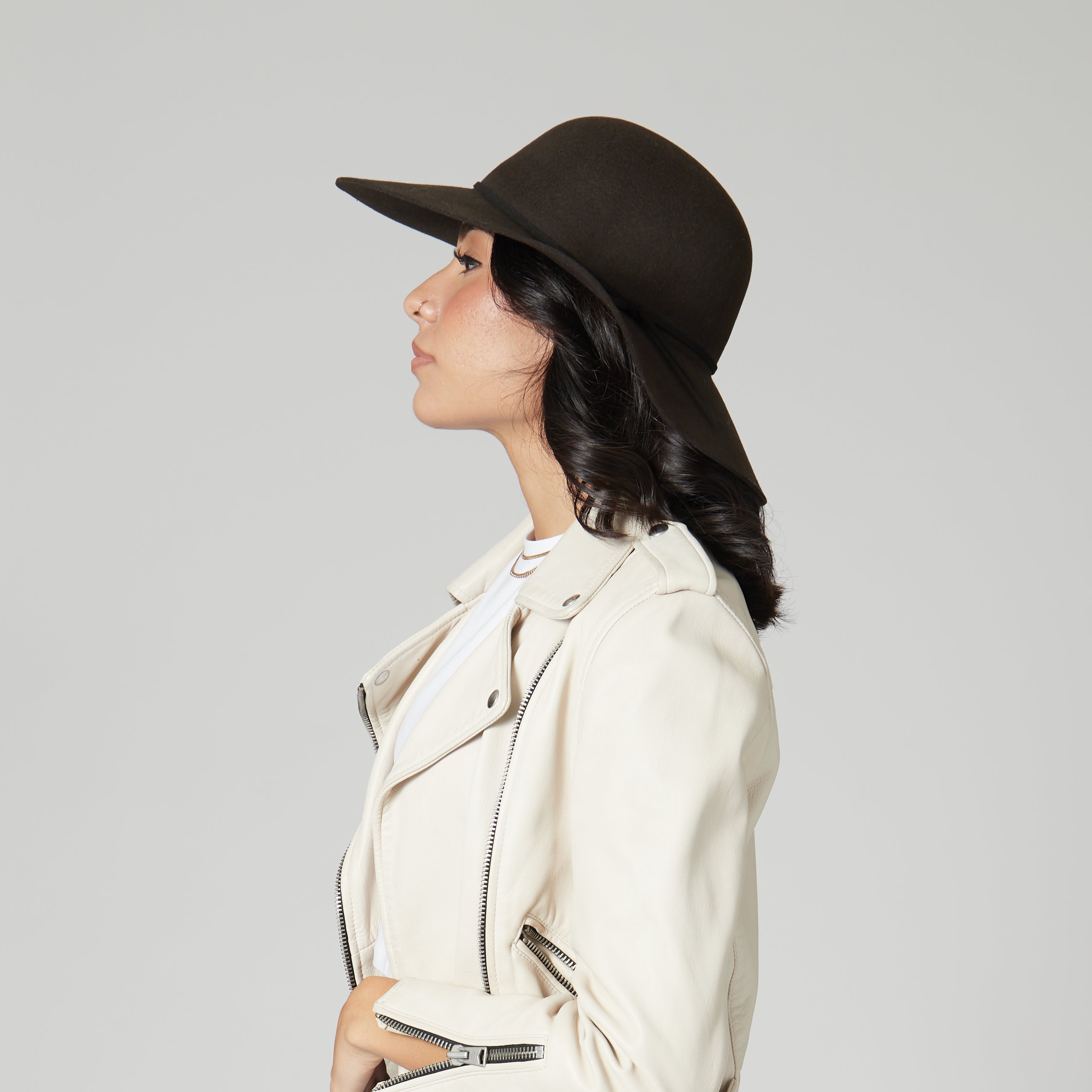 Head West Women's Floppy Hat with Round Crown and Faux Suede Band - Stylish Sun Hat for Beach, Outdoor and Summer Fashion