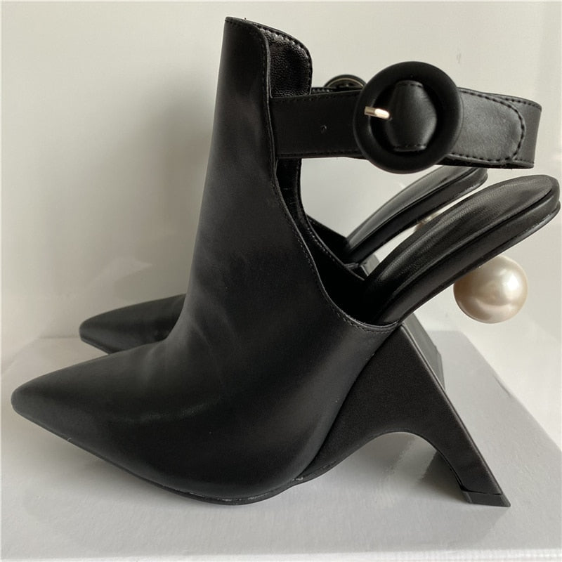 Black Pumps