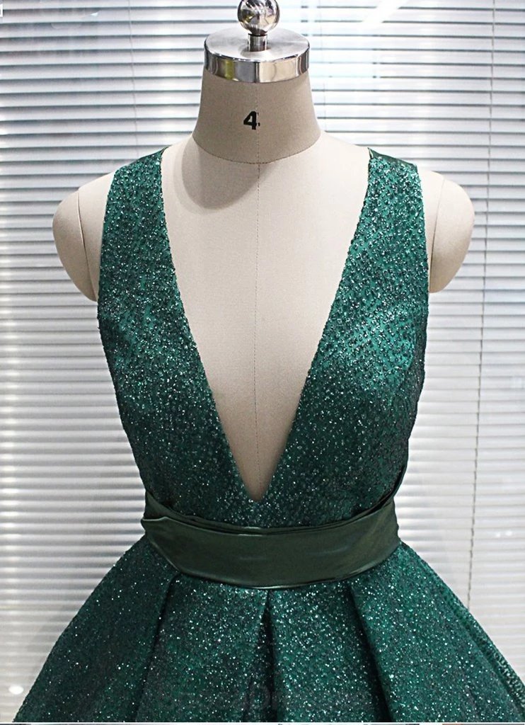 Emerald Green V-Neck Sparkly Ball Gown Prom Dress for Evening Party | Elegant Formal Gown for Homecoming, Wedding, Quinceañera & Special Occasions