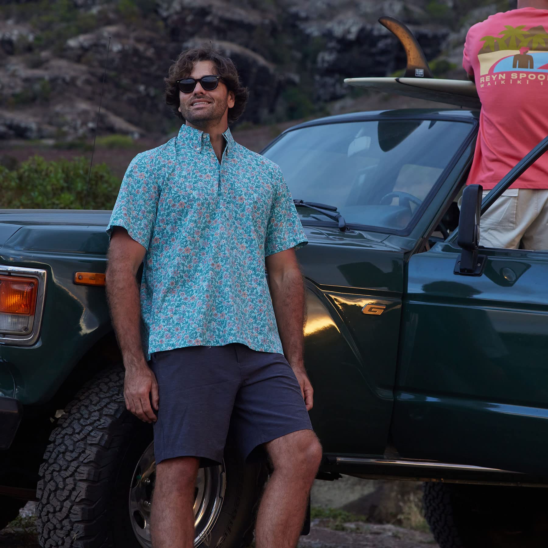 Reyn Spooner Men's Hawaiian Aloha Shirt - Classic Button Down Short Sleeve Shirt for Beach Vacation, Luau Party & Summer Casual Wear