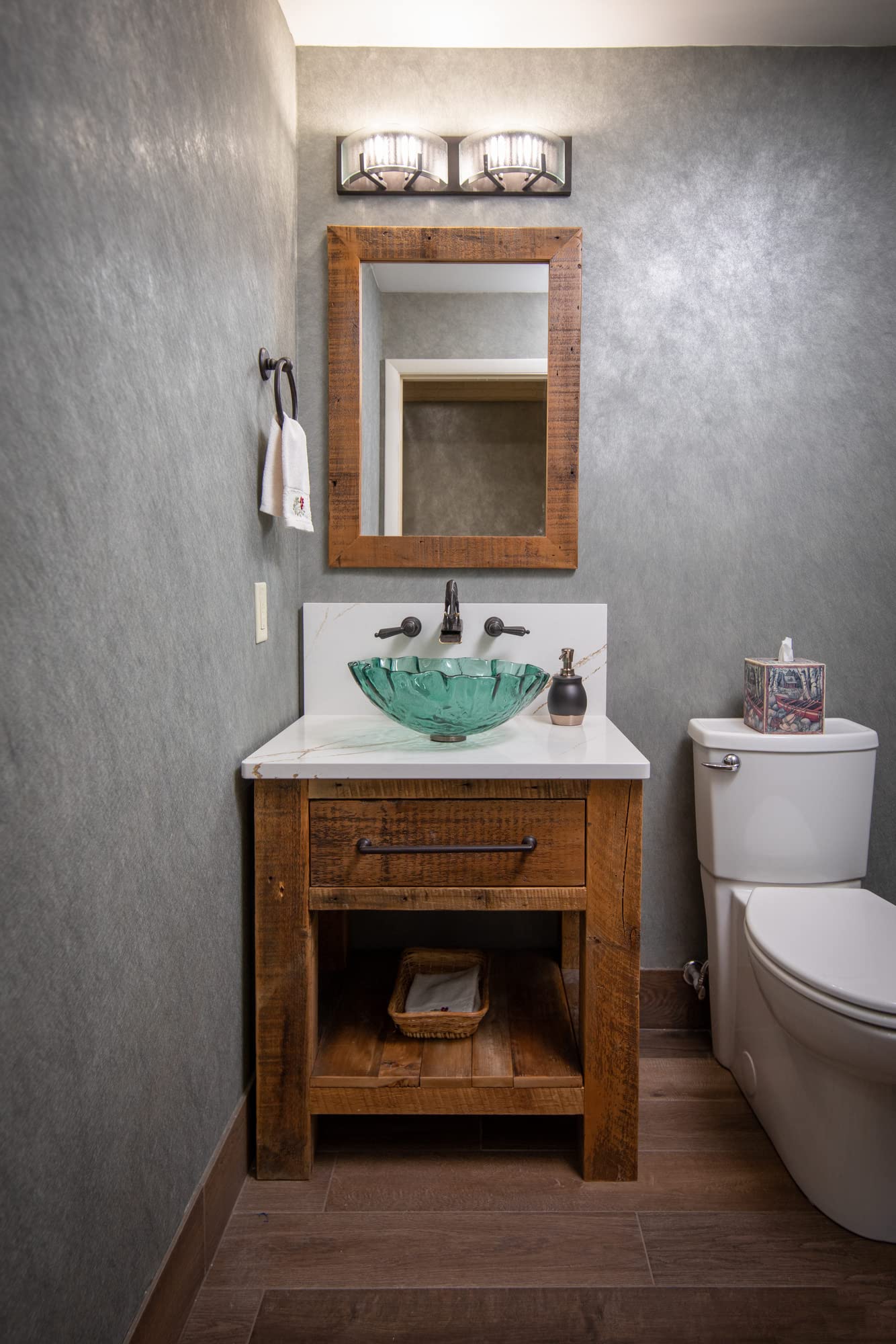 Modern Green Free-Form Wave Rim Round Glass Vessel Sink - Elegant Bathroom Vanity Basin for Contemporary Home Decor, Perfect for Powder Rooms, Guest Baths & Spa-Inspired Retreats