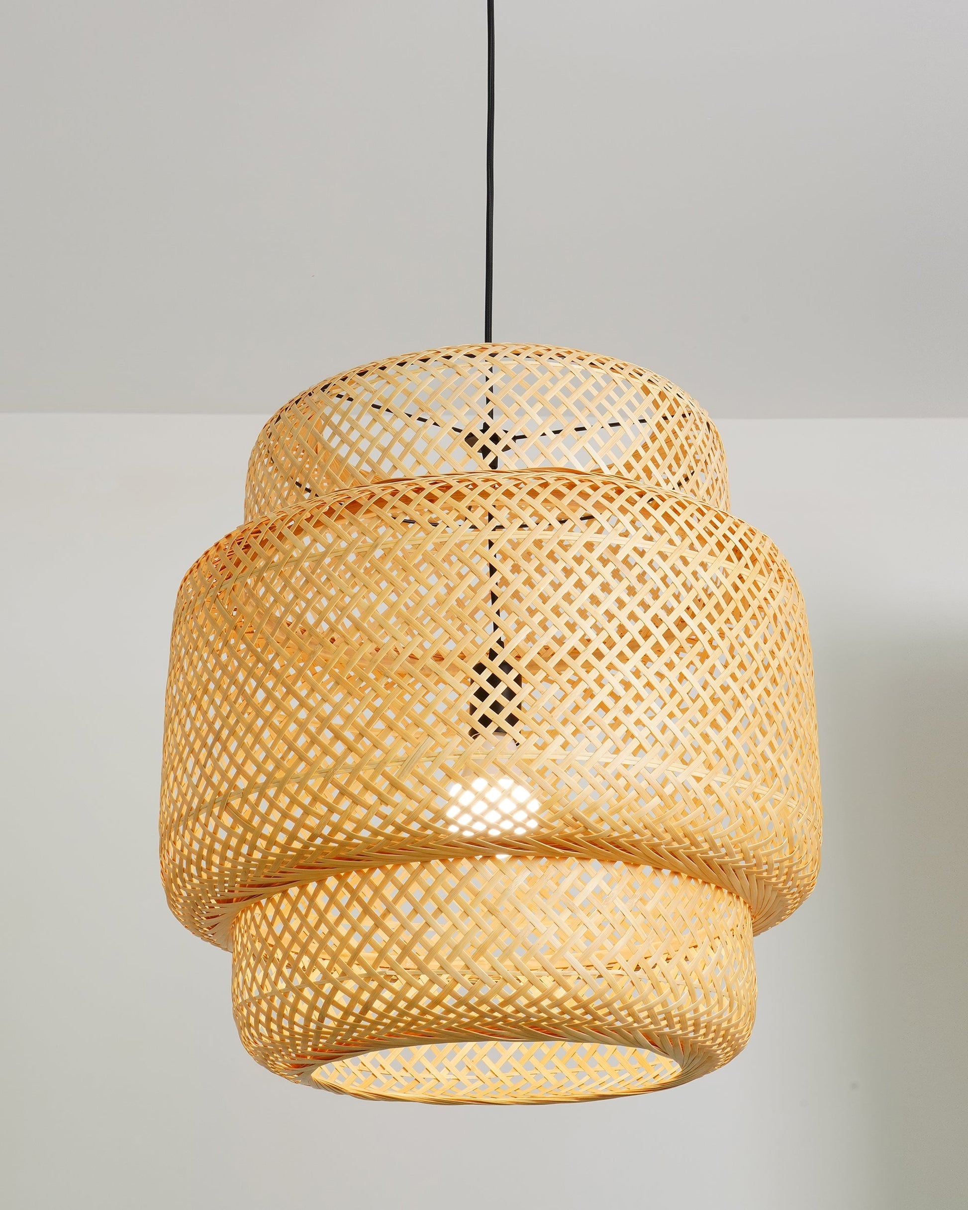 Modern Bamboo Pendant Light Fixture - Handwoven Natural Rattan Hanging Lamp for Kitchen Island, Dining Room & Bedroom Decor - Eco-Friendly Lighting Solution