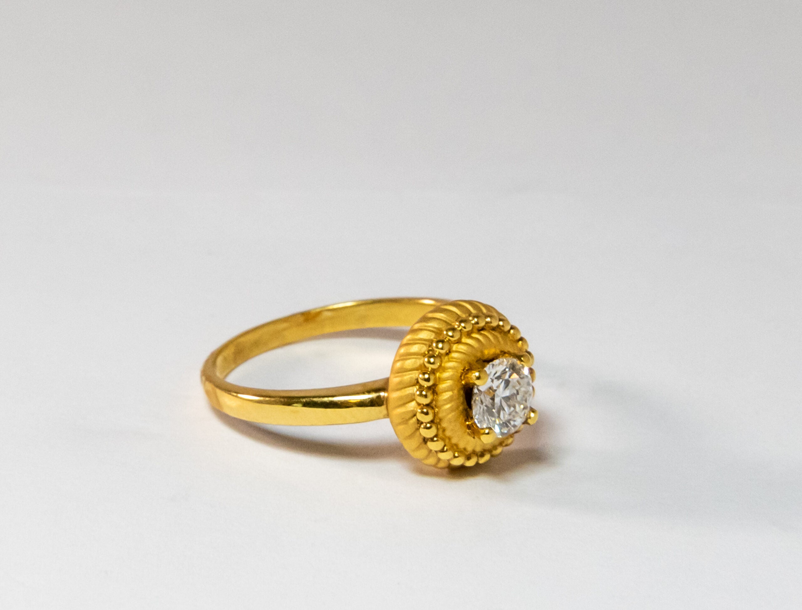Carrera Y Carrera Pasodoble 18K Yellow Gold Diamond Ring for Women - Luxury Wedding Engagement Gift - Perfect for Anniversaries, Proposals & Special Occasions