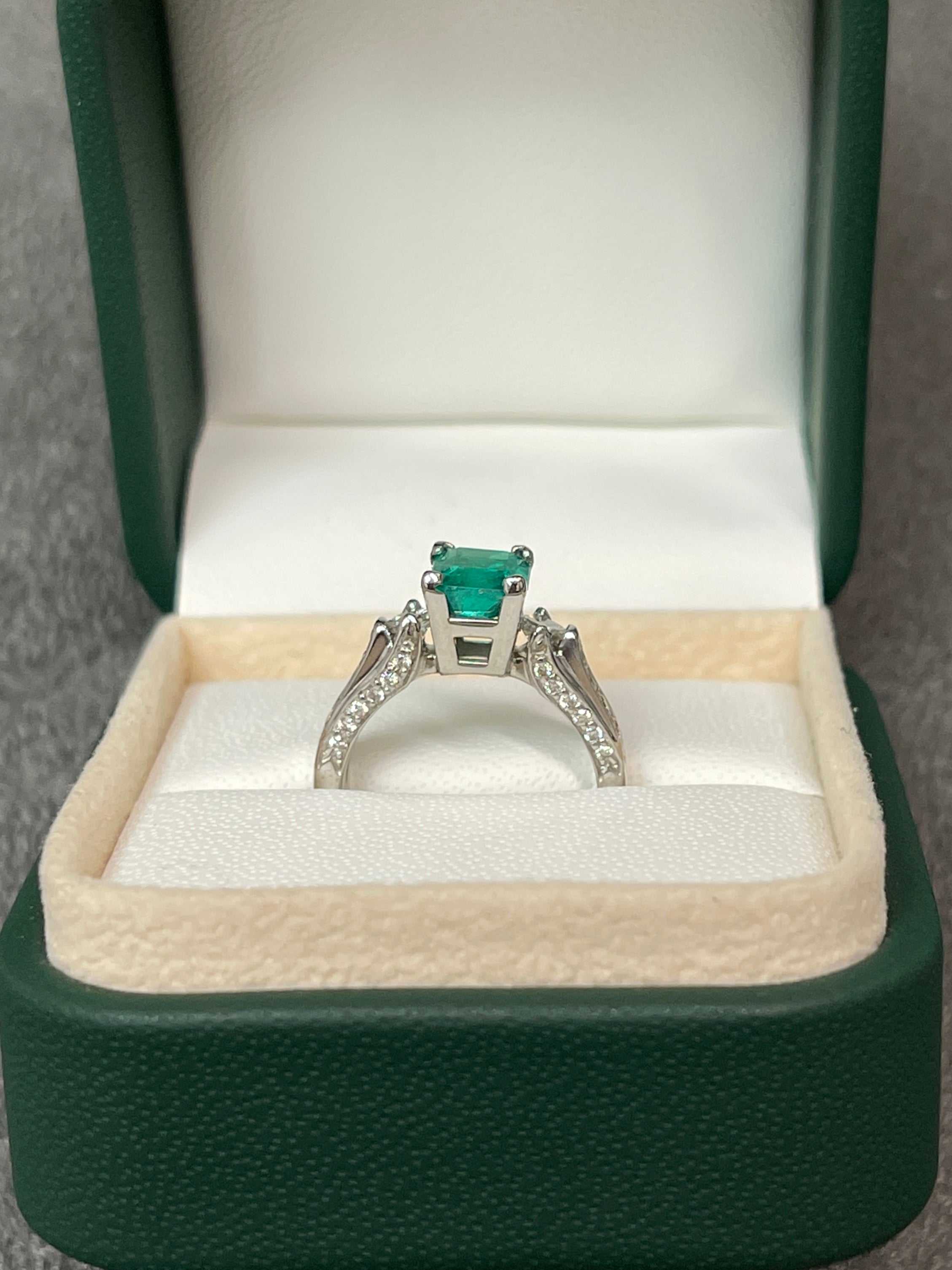 1.40tcw Asscher Cut Colombian Emerald & Princess Cut Diamond Round Engagement Ring in 14K Gold - Perfect for Proposals, Anniversaries & Bridal Jewelry