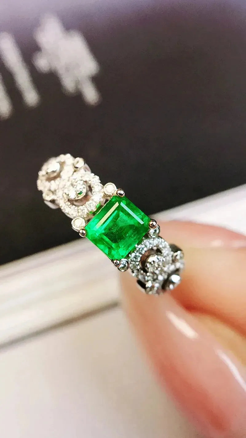 18K White Gold Emerald and Diamond Ring for Women - Real Natural Gemstone Vintage Luxury Jewelry - Perfect for Parties, Weddings & Special Occasions