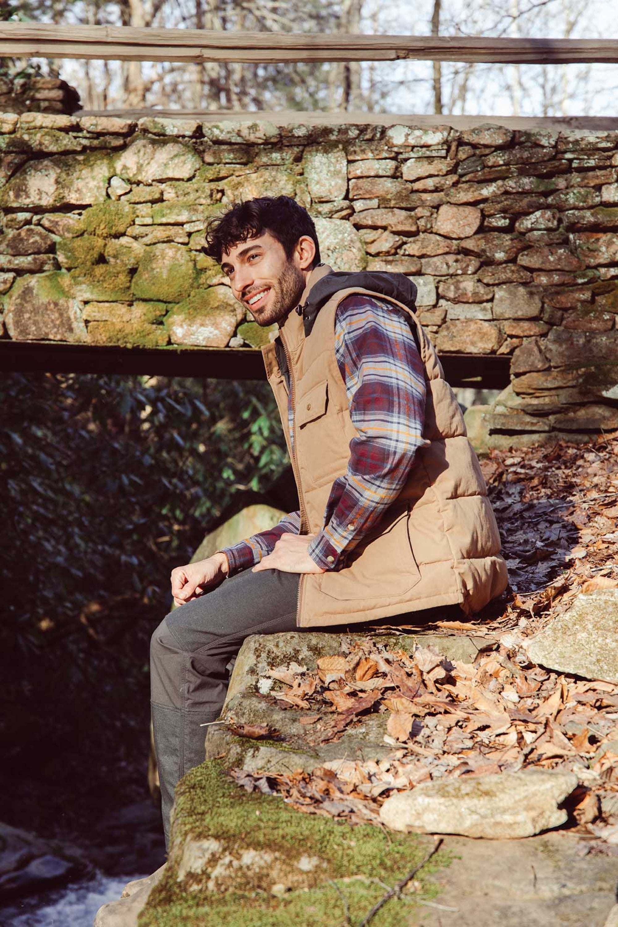 Pine Peak Down Vest for Men & Women - Lightweight Warm Winter Puffer Jacket - Water-Resistant Outdoor Gear for Hiking, Camping & Travel