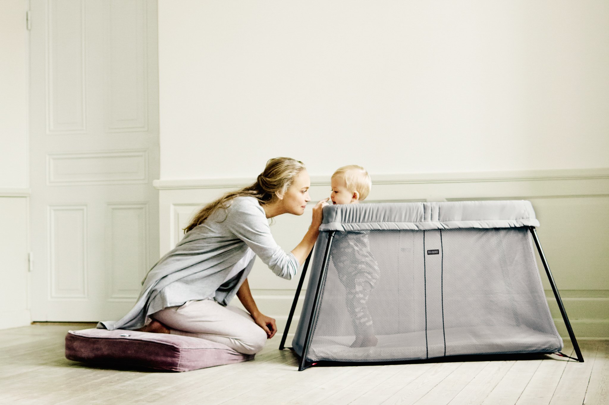 BabyBjörn Travel Crib Light - Portable Folding Baby Bed with Breathable Mesh, Silver (One Size) - Perfect for Travel, Home & Outdoor Use