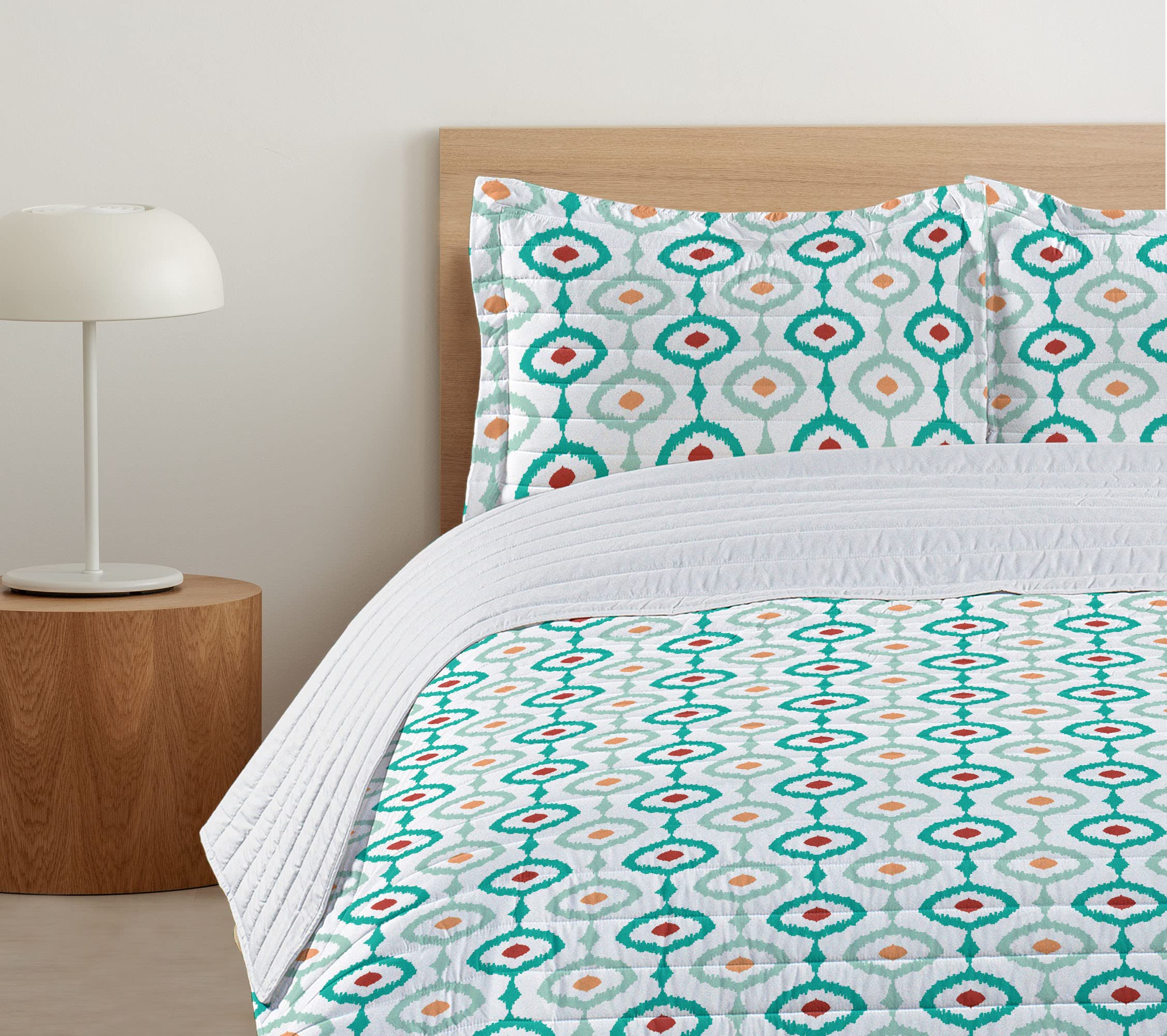 Lunarable Ikat Microfiber King Size Bedspread Set - Soft Retro Style Bedding with Pillow Shams & Comforter in Pale Green & White | Perfect for Bohemian Bedroom Decor, Guest Room Makeover & Cozy Home Styling