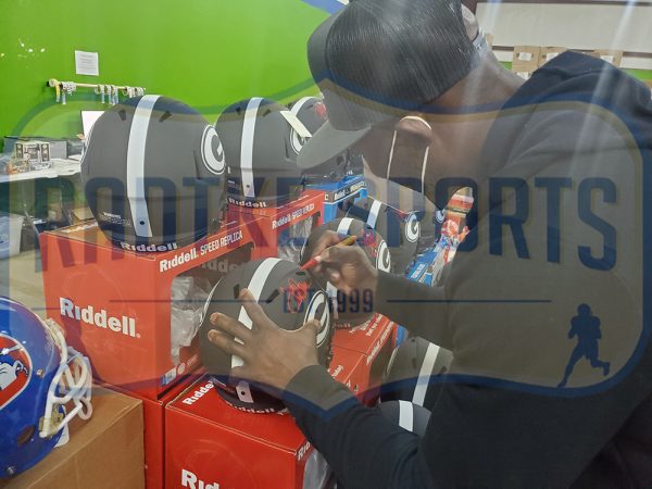 Authentic Terrell Davis Signed Georgia Bulldogs Speed Full Size Eclipse NCAA Helmet with 'Go Dawgs' Inscription - Perfect for Sports Memorabilia Collectors and Georgia Bulldogs Fans