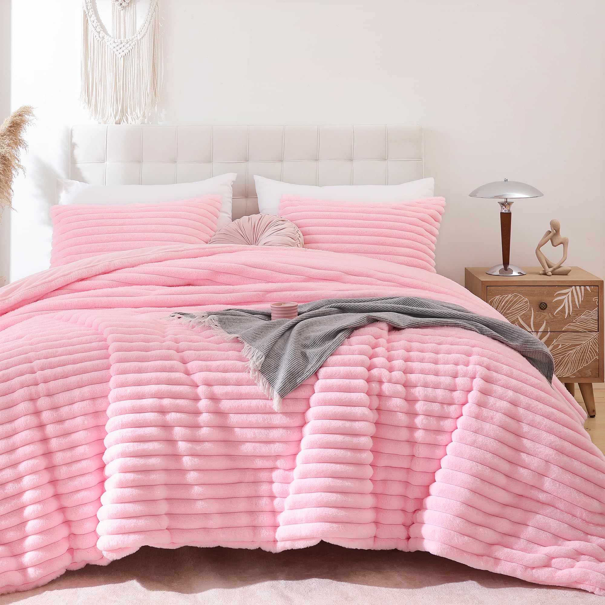 Luxury Pink Fleece Fluffy Queen Comforter Set - 3 Piece Soft Warm Faux Fur Bedding with 2 Pillow Shams | All Season Cozy Fuzzy Blanket for Bedroom, Guest Room & Dorm Decor | Ultra Plush Winter Comforter for Women & Teens