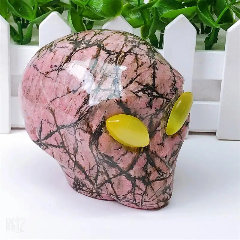 Natural Rhodonite Alien Skull Crystal Carving - Healing Energy Stone for Meditation, Reiki & Spiritual Practices - Unique Halloween Gift & Home Decor (1PC) - Perfect for Altars, Yoga Spaces & Gothic Decor