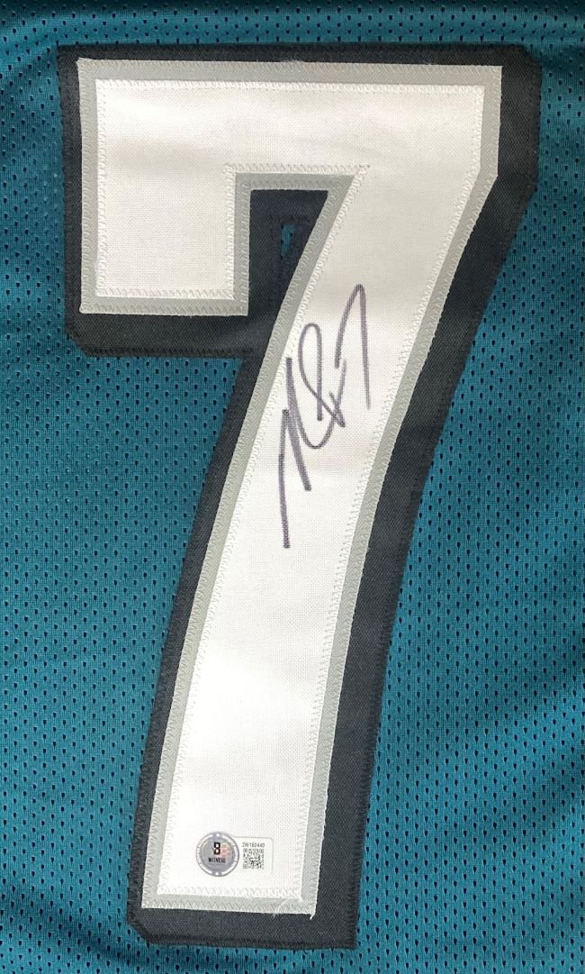 Authentic Michael Vick Philadelphia Eagles Signed Green Football Jersey with COA - Perfect for NFL Memorabilia Collectors and Eagles Fans Display