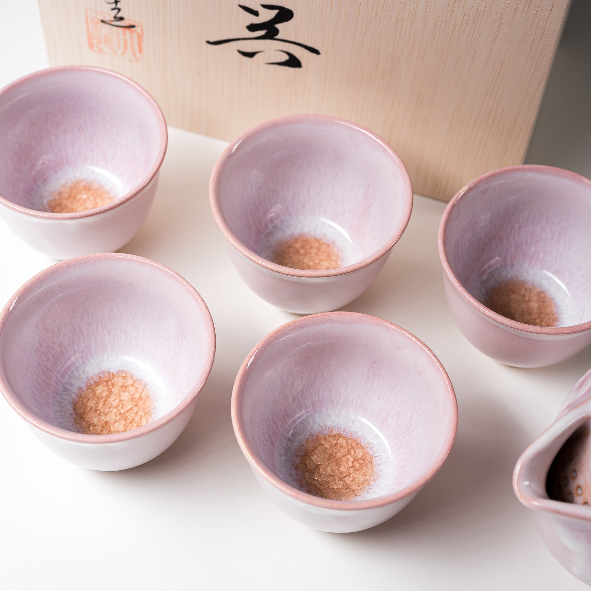 Premium Tenryu Kiln Hagi Ware Japanese Tea Set with Wooden Box - Milky Pink Ceramic for Matcha & Sencha - Perfect for Traditional Tea Ceremonies & Home Decor
