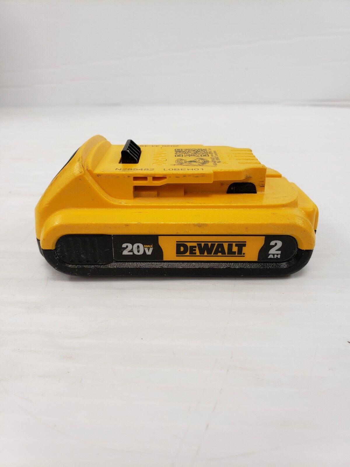 DEWALT DCB203 20V MAX Lithium-Ion Battery 2.0Ah Replacement for Power Tools - Compatible with Drills, Saws, Flashlights & More DIY/Construction Projects