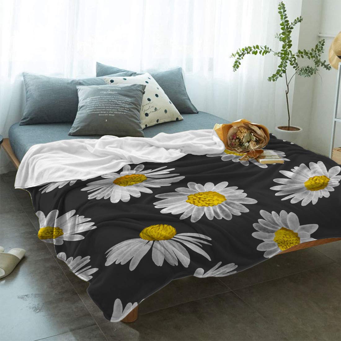 Lightweight Luxury Throw Blanket - Super Soft Flannel Fleece Microfiber Plush Daisy Flowers Design - All Season Cozy Blanket for Bed, Couch & Sofa (40x50 Inch) - Perfect for Home Decor, Gift Giving & Snuggling on Cold Nights