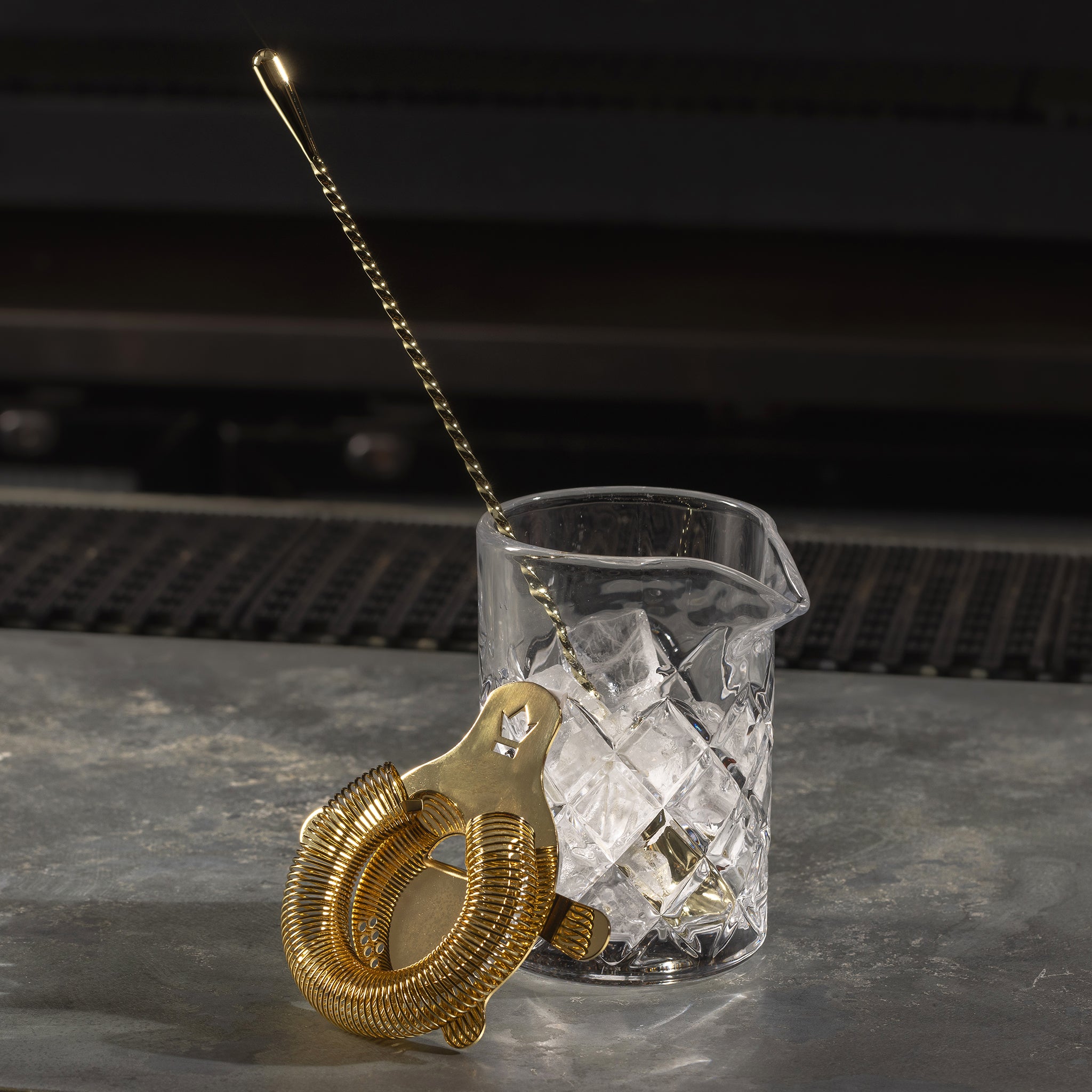 Premium BUSWELL® Bobtail Cocktail Strainer - Gold Plated Bar Tool for Mixing, Filtering, and Serving Cocktails - Perfect for Home Bars, Professional Bartenders, and Cocktail Enthusiasts