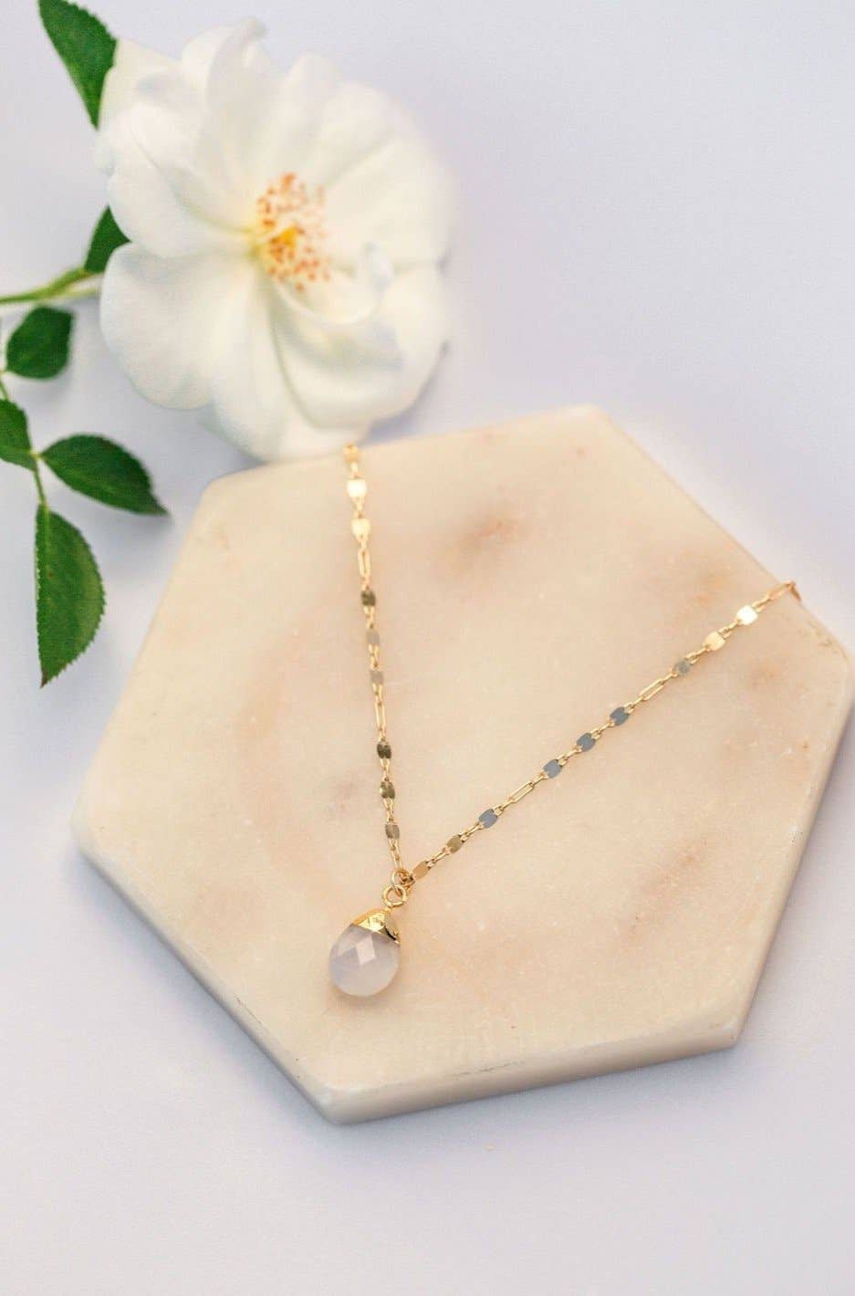 Natural Moonstone Teardrop Pendant Necklace - Elegant Healing Crystal Jewelry for Women - Perfect for Meditation, Yoga & Spiritual Gifts