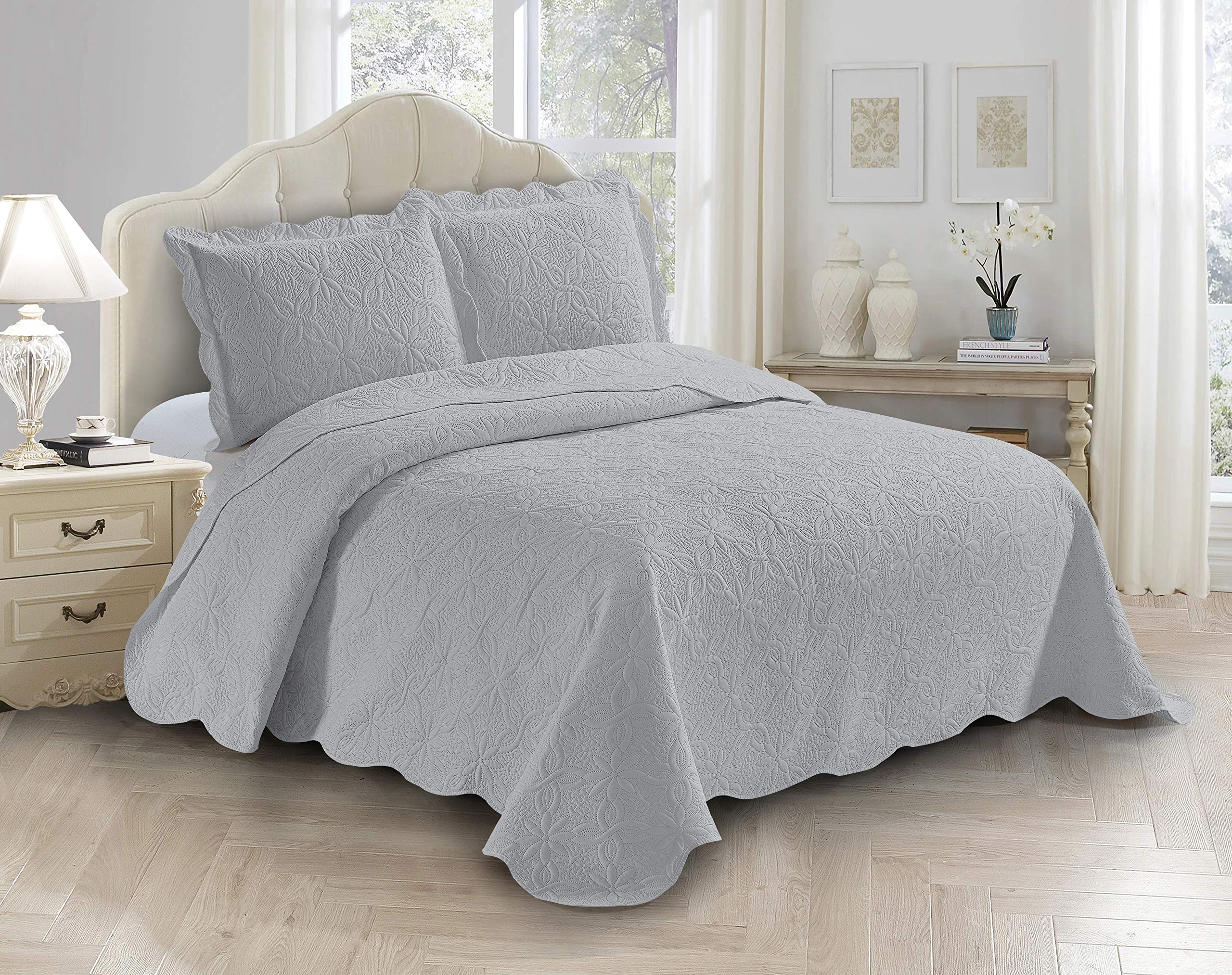 Luxury 3-Piece Linen Embossed Bedspread Set - King/California King Size Silver Floral Daisy Pattern Coverlet for Oversized Beds | Elegant Bedroom Decor, Hotel-Style Luxury, Perfect for Master Suites & Guest Rooms