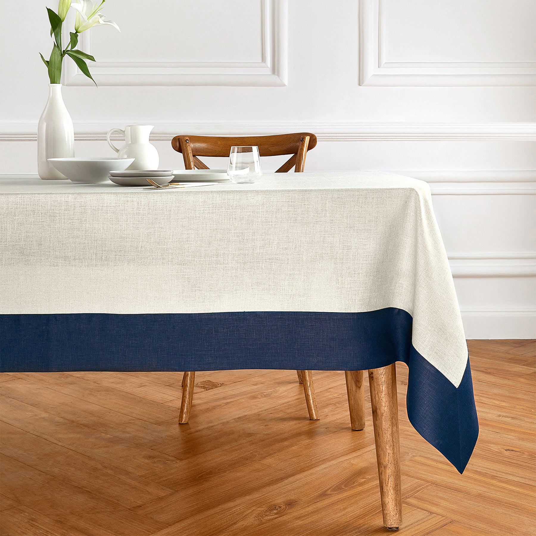 Stylish Contempo Tablecloth for Dining & Parties - Waterproof & Wrinkle-Free - Perfect for Home, Restaurants & Events