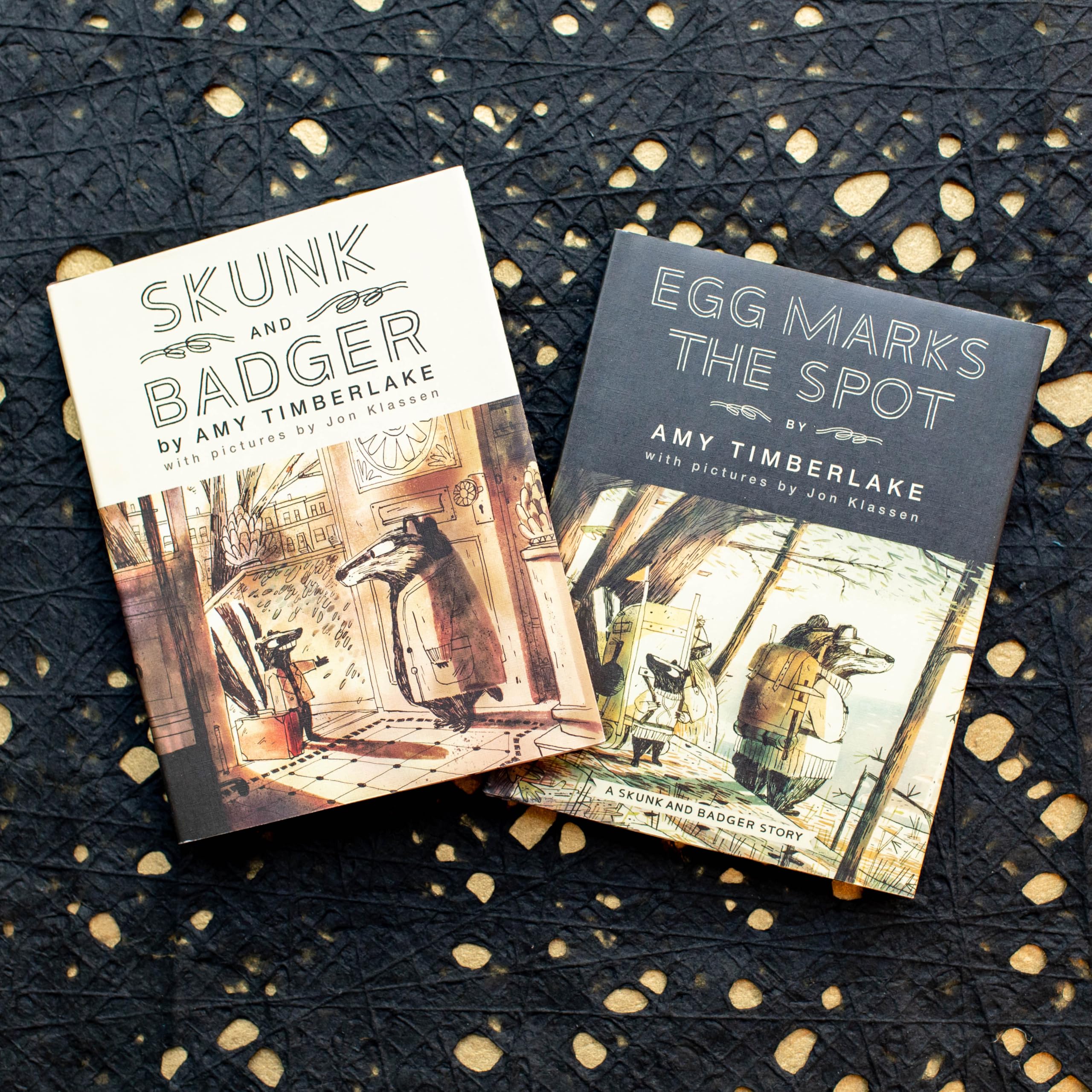 Egg Marks the Spot: A Skunk and Badger Story (Skunk and Badger Book 2) - Children's Adventure Chapter Book for Bedtime Reading & Classroom Storytime