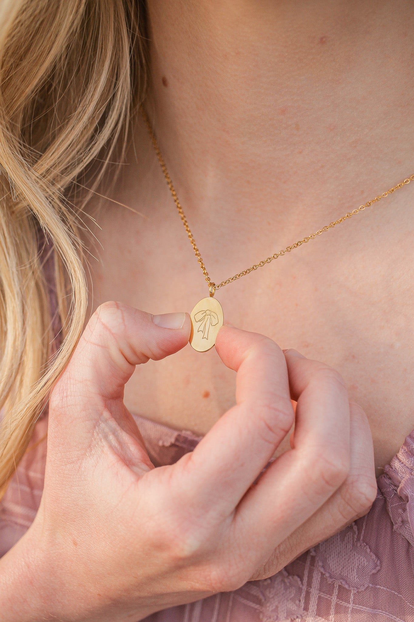 Elegant Gold Bow Pendant Necklace for Women - Perfect Gift for Valentine's Day, Anniversary & Special Occasions