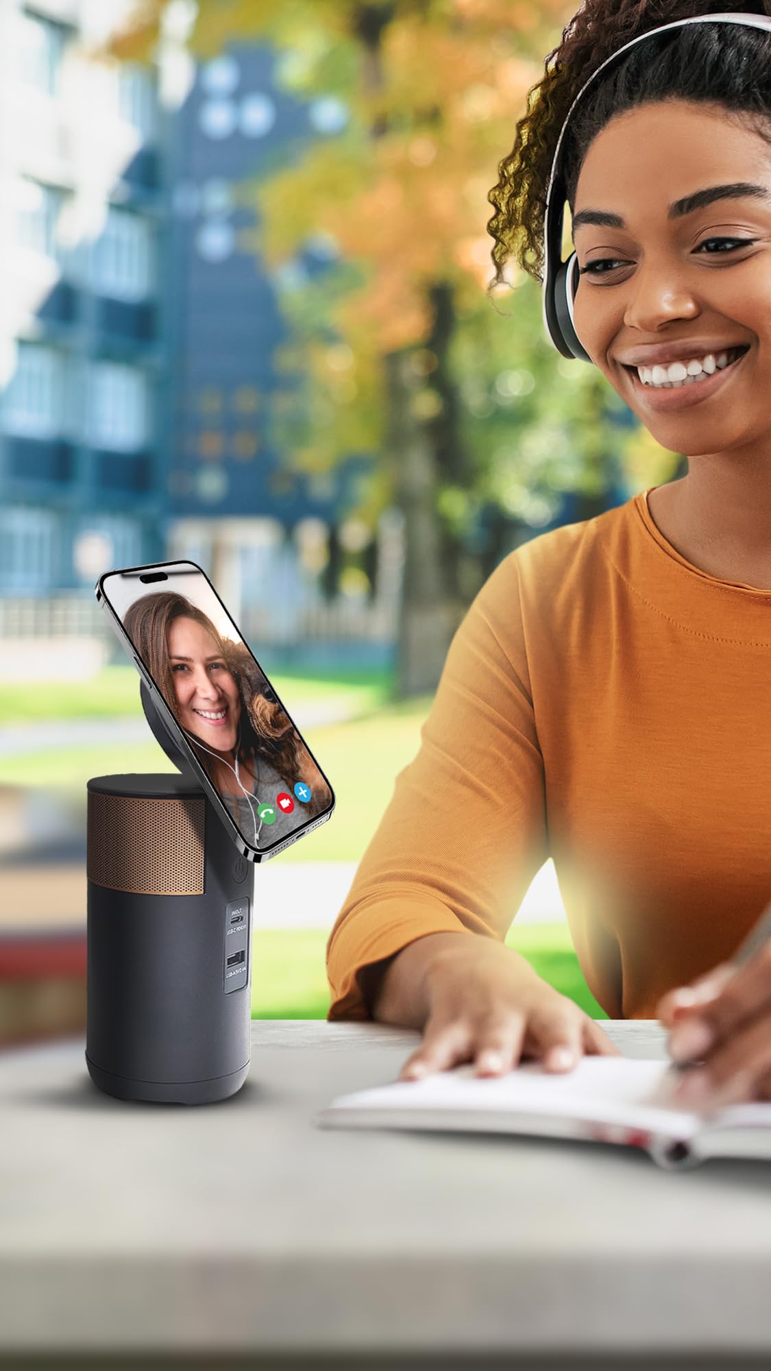 Duracell M100 Portable Power Station - Compact & Lightweight with Wireless Charging | Fast Charger for Laptops, Phones, Tablets, Smartwatches | Includes Charging Dock | Perfect for Camping, Travel & Emergency Power Backup