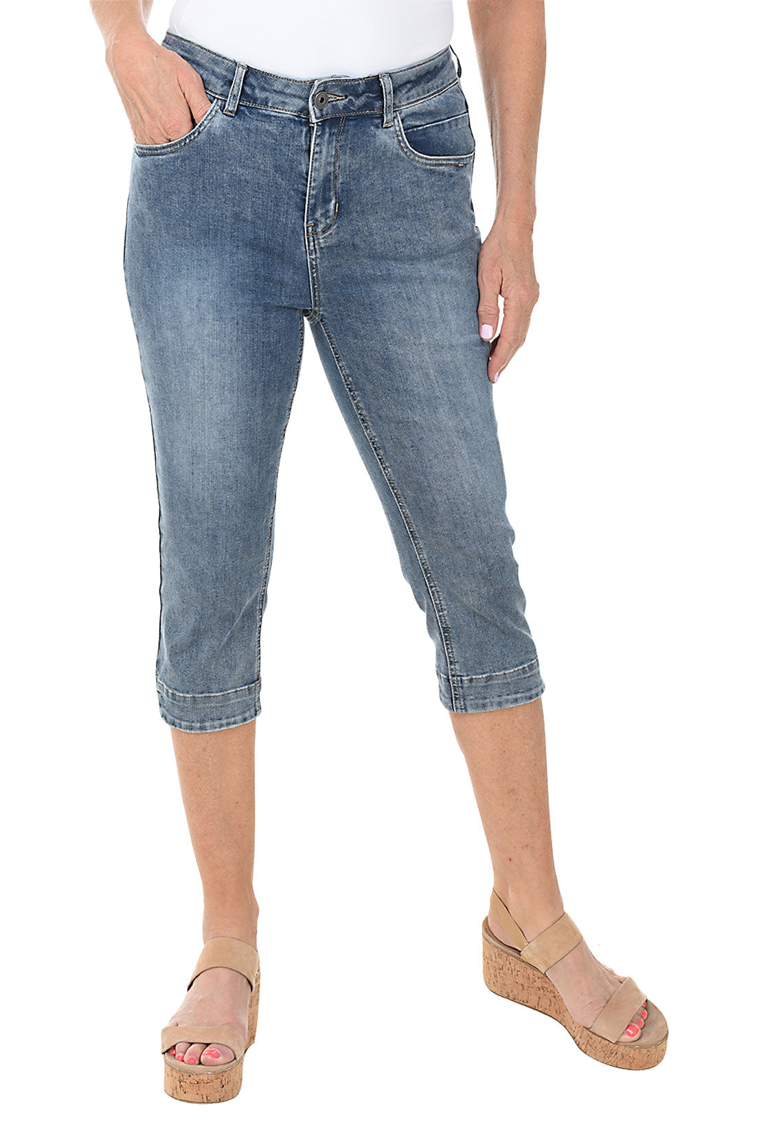 Stylish Tulip Hem Denim Clamdigger Pants for Women - Trendy High-Waist Capri Jeans for Casual Outings & Summer Fashion