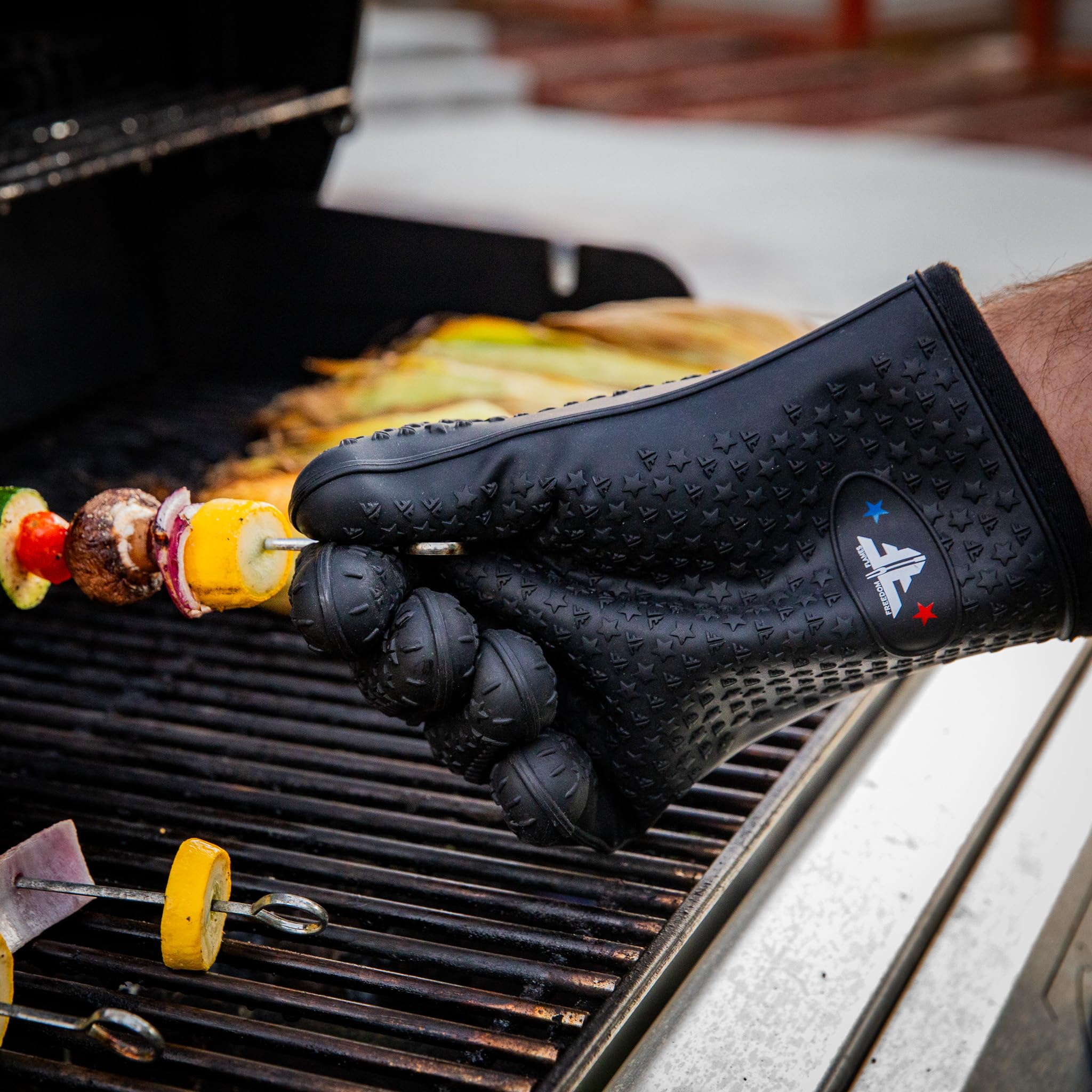 Heat Resistant Silicone Oven Mitts & BBQ Gloves - Waterproof, Easy Clean Cooking Gloves for Grilling, Baking, Smoker Pit & Kitchen Use - Perfect for Outdoor BBQ, Camping & Home Cooking (Black)