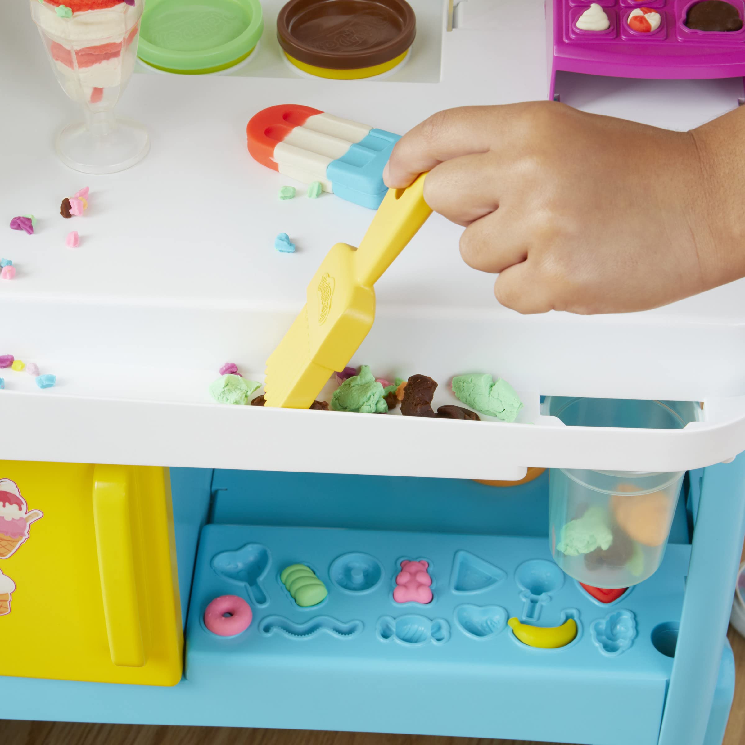 Play-Doh Ultimate Ice Cream Truck Playset - Pretend Play Toy for Kids Ages 3+ - Creative Fun with Modeling Clay for Birthday & Party Activities
