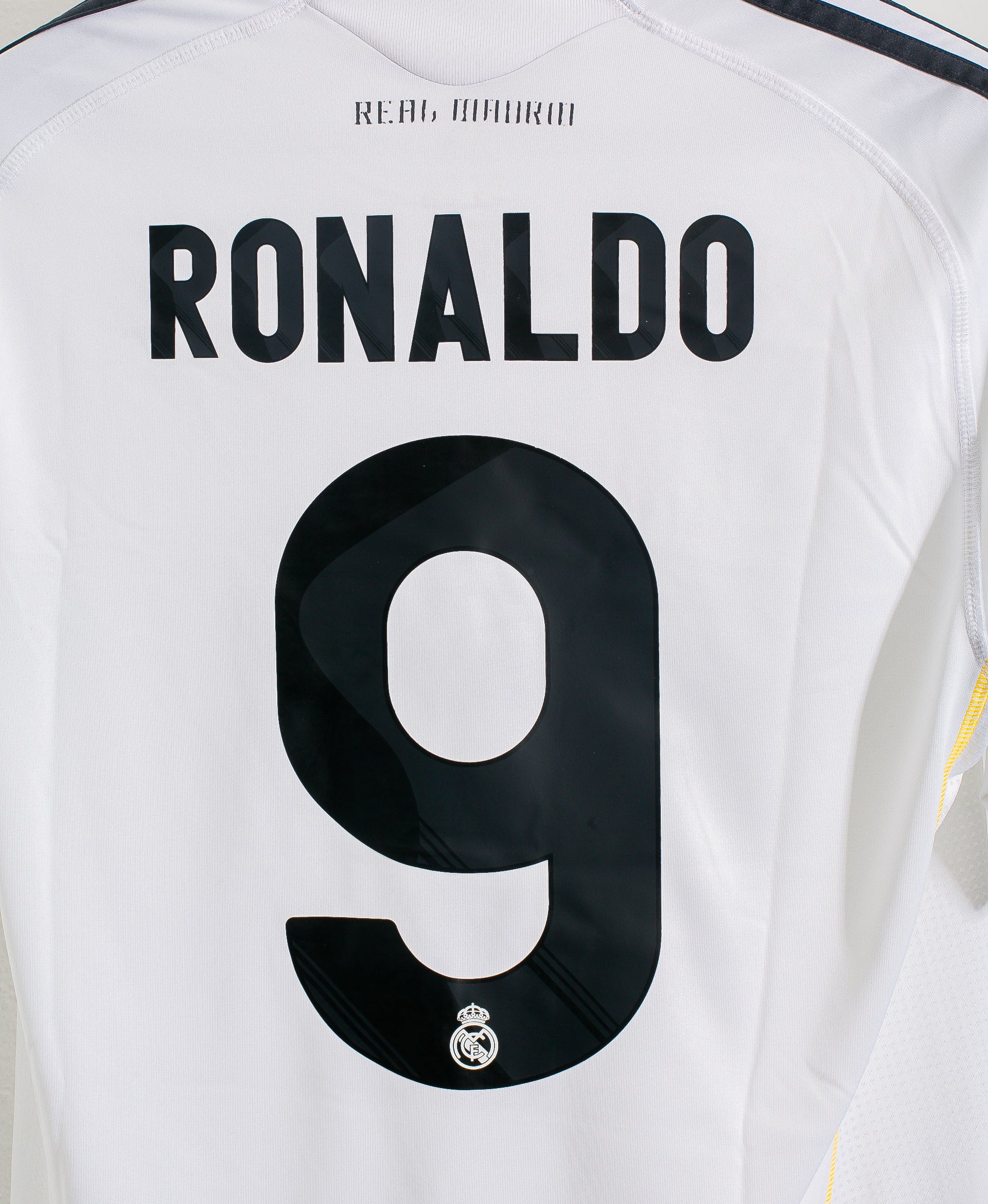 Authentic 2009 Real Madrid Home Jersey #9 Cristiano Ronaldo (Size M) - Perfect for Soccer Games, Fan Collections & Sports Memorabilia