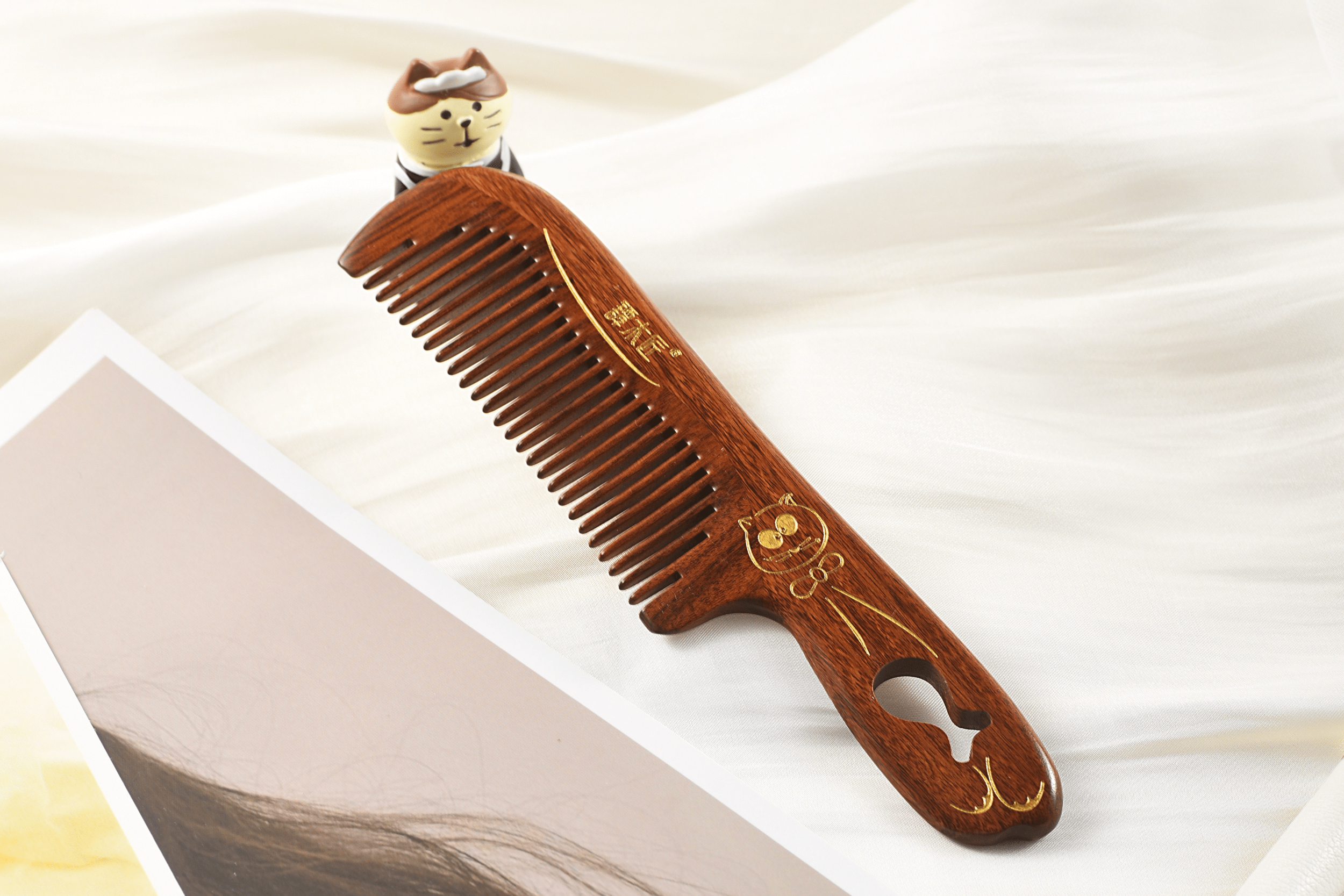 Premium Cat Hair Comb for Grooming - Gentle Detangling Brush for Long & Short Hair Cats - Perfect for Home Pet Care & Shedding Control
