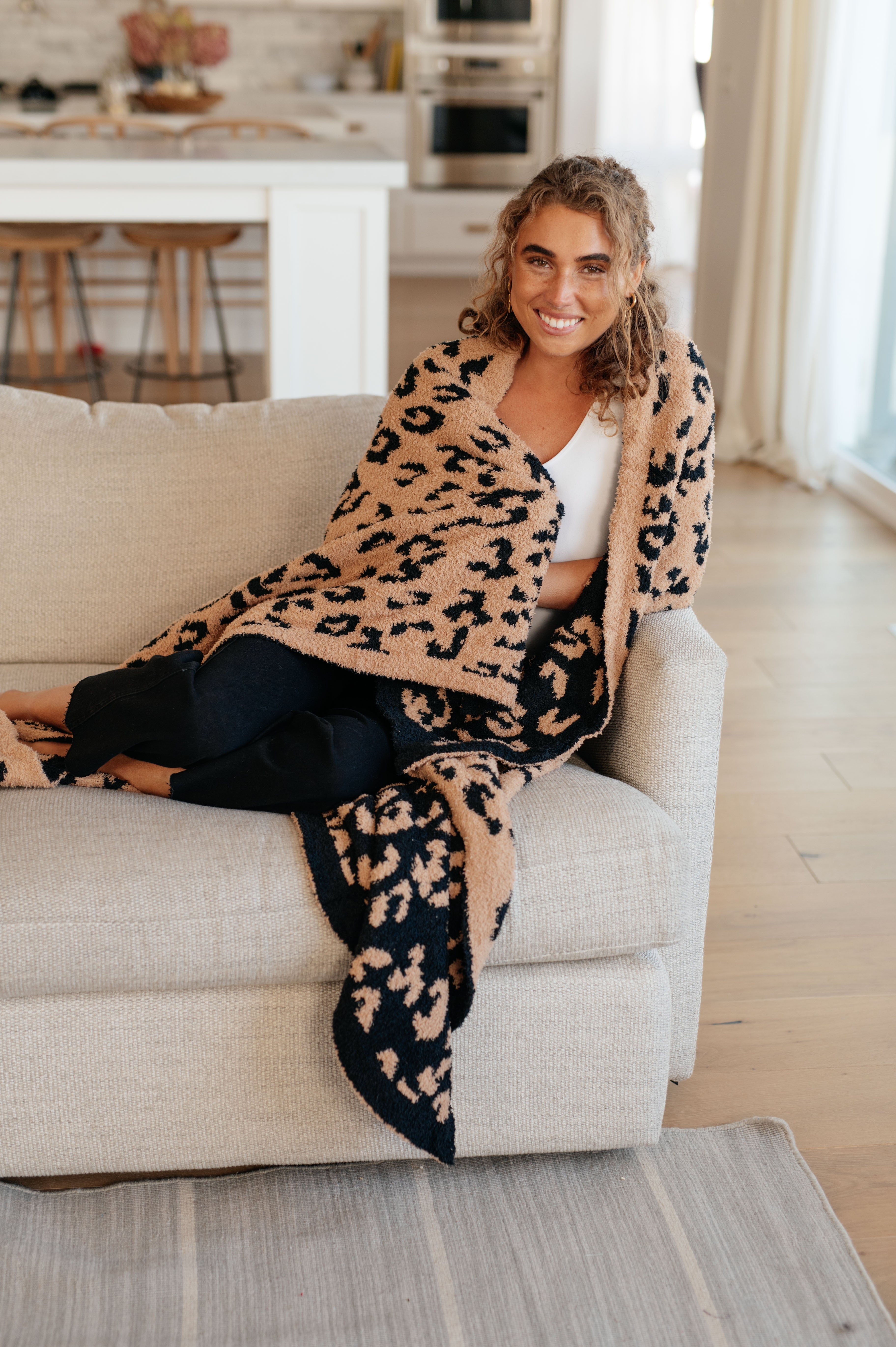 Soft Ari Blanket Single Cuddle Size - Cozy Animal Print Fleece Throw for Bed, Sofa & Travel - Perfect for Gifts, Home Decor & Winter Warmth