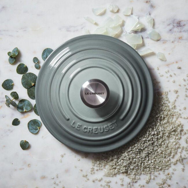 Le Creuset 5.5 Quart Round Dutch Oven - Enameled Cast Iron Cookware for Braising, Stewing & Baking - Perfect for Soups, Casseroles & Bread Making