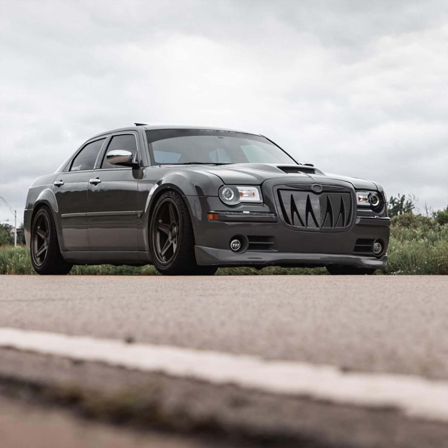 VIP Style PU Front Bumper Lip Spoiler for 2005-2010 Chrysler 300 & 300C - Enhance Your Car's Sporty Look for Street Racing & Car Shows