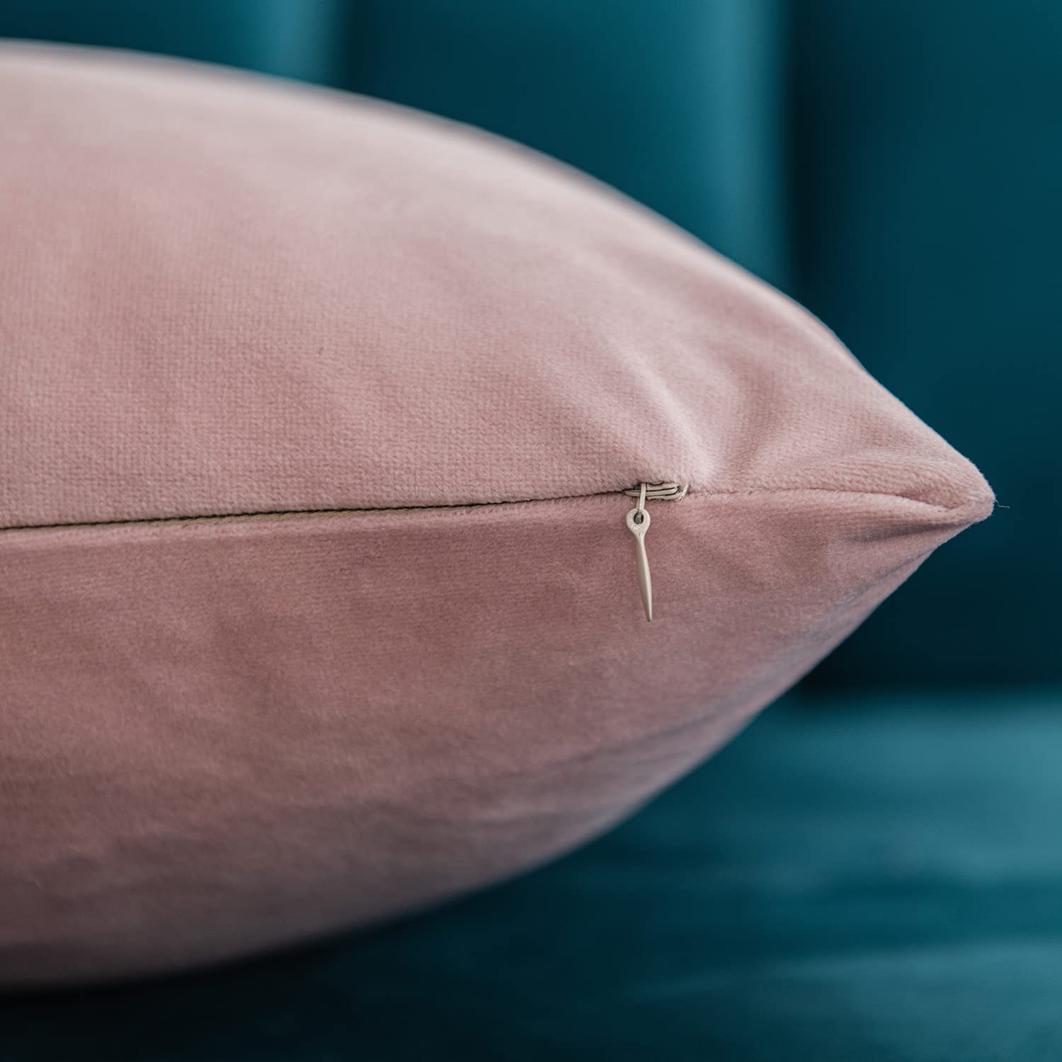 DEZENE 20x20 Inch Velvet Throw Pillow Covers - 2 Pack Soft Square Decorative Pillow Cases in Pink for Farmhouse, Living Room & Bedroom Decor - Cozy Home Accent for Sofa, Couch or Chair