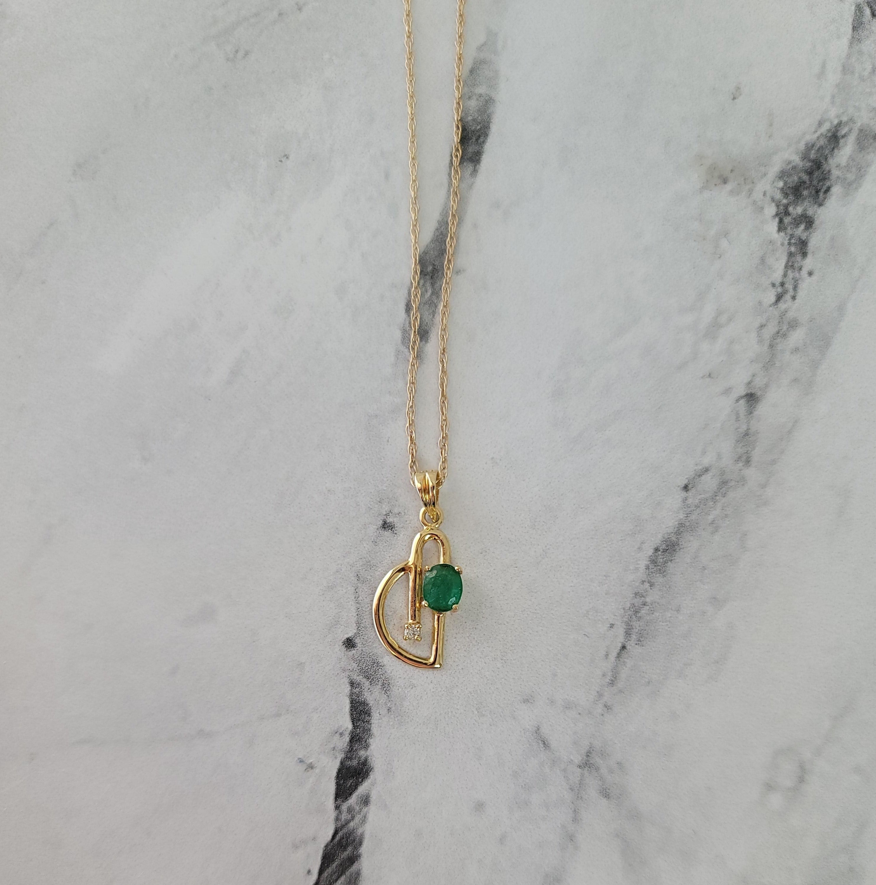 Oval Natural Emerald Music Note Necklace - Elegant Jewelry Gift for Women, Perfect for Concerts, Parties & Special Occasions