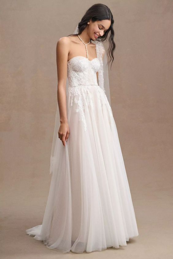 Willowby by Watters Jaislyn Wedding Gown - Elegant Lace Bridal Dress for Romantic Ceremonies & Formal Events