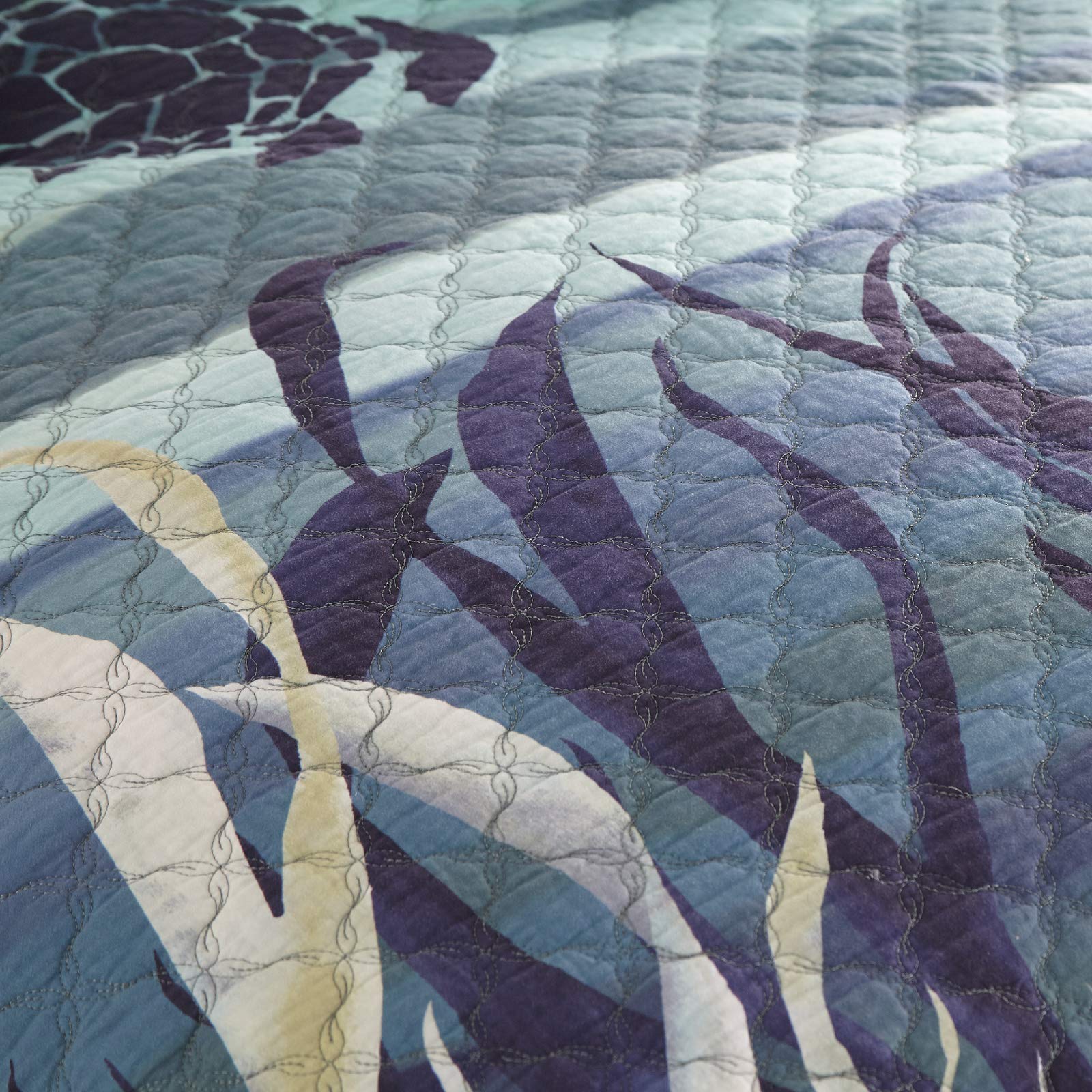 Donna Sharp King Quilt - Summer Surf Cotton Coastal Bedspread with Blue Wave Pattern - Machine Washable for Easy Care - Perfect for Beach House, Guest Room & Coastal Decor