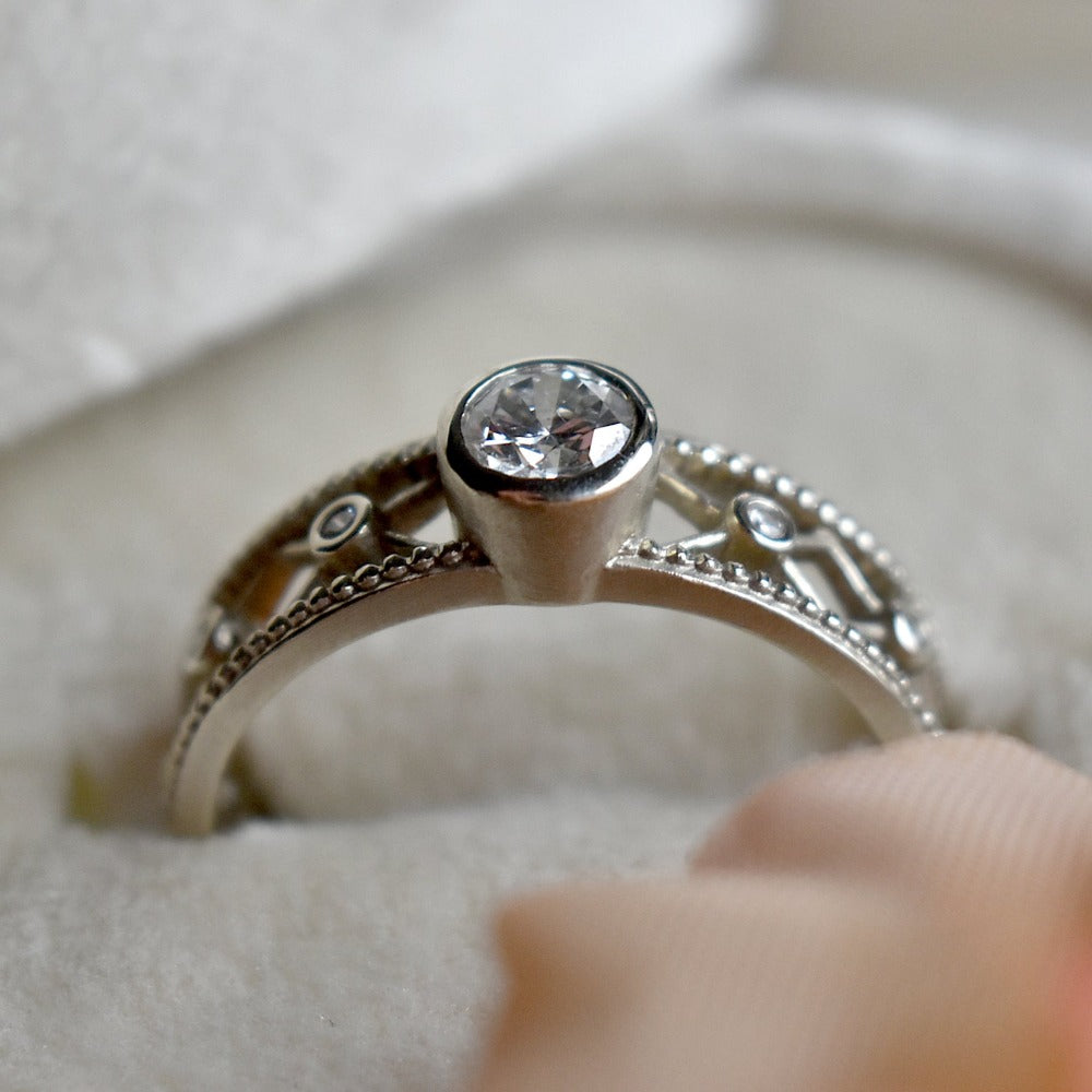 Exquisite Diamond Trellis Studded Ring for Women - 14K Gold Plated Elegant Jewelry Gift for Anniversary, Valentine's Day & Special Occasions - Perfect for Evening Parties, Date Nights & Formal Events