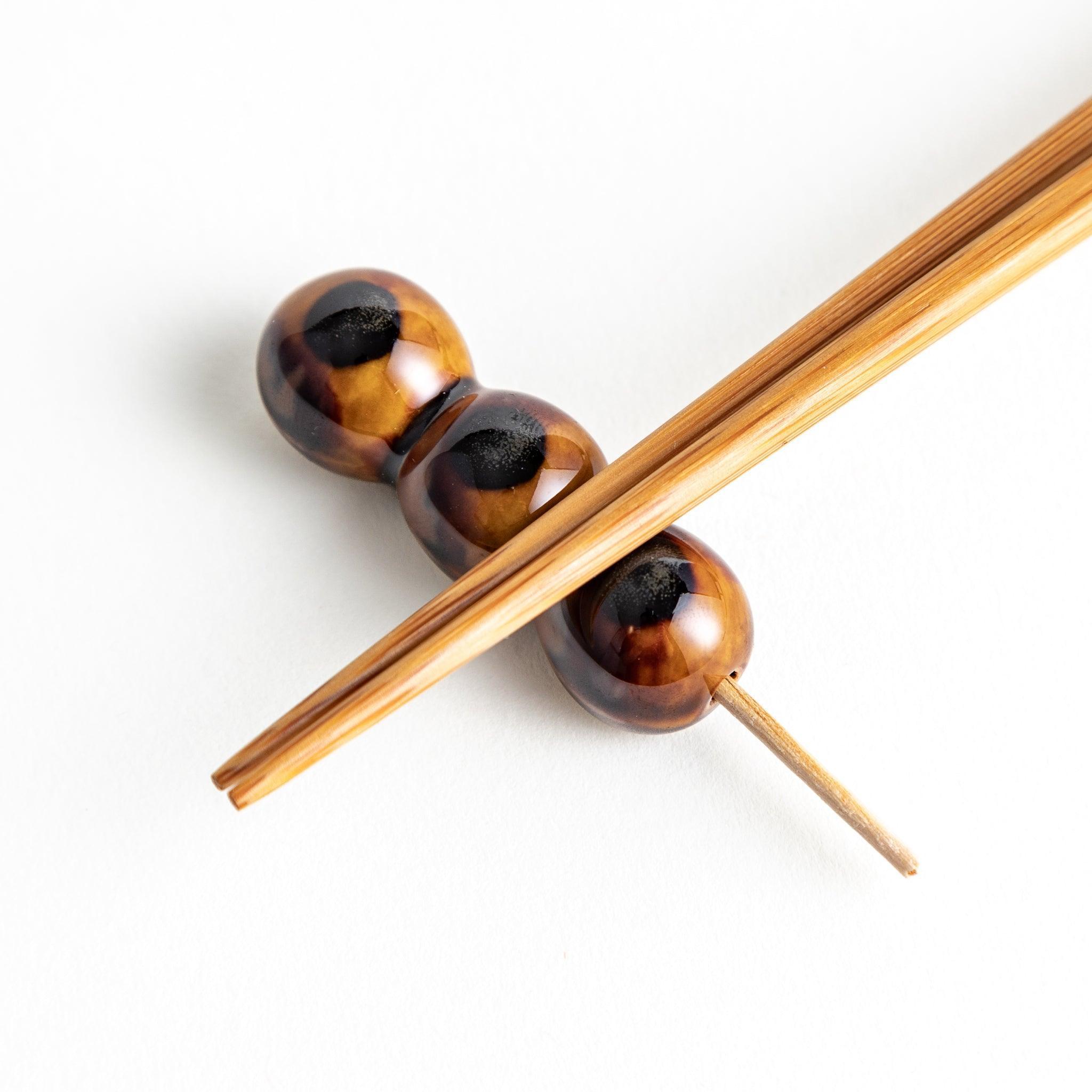 Japanese Mitarashi Dango Chopstick Rest - Traditional Ceramic Chopstick Holder for Sushi, Ramen & Asian Dining - Perfect for Home, Restaurants & Gift Giving