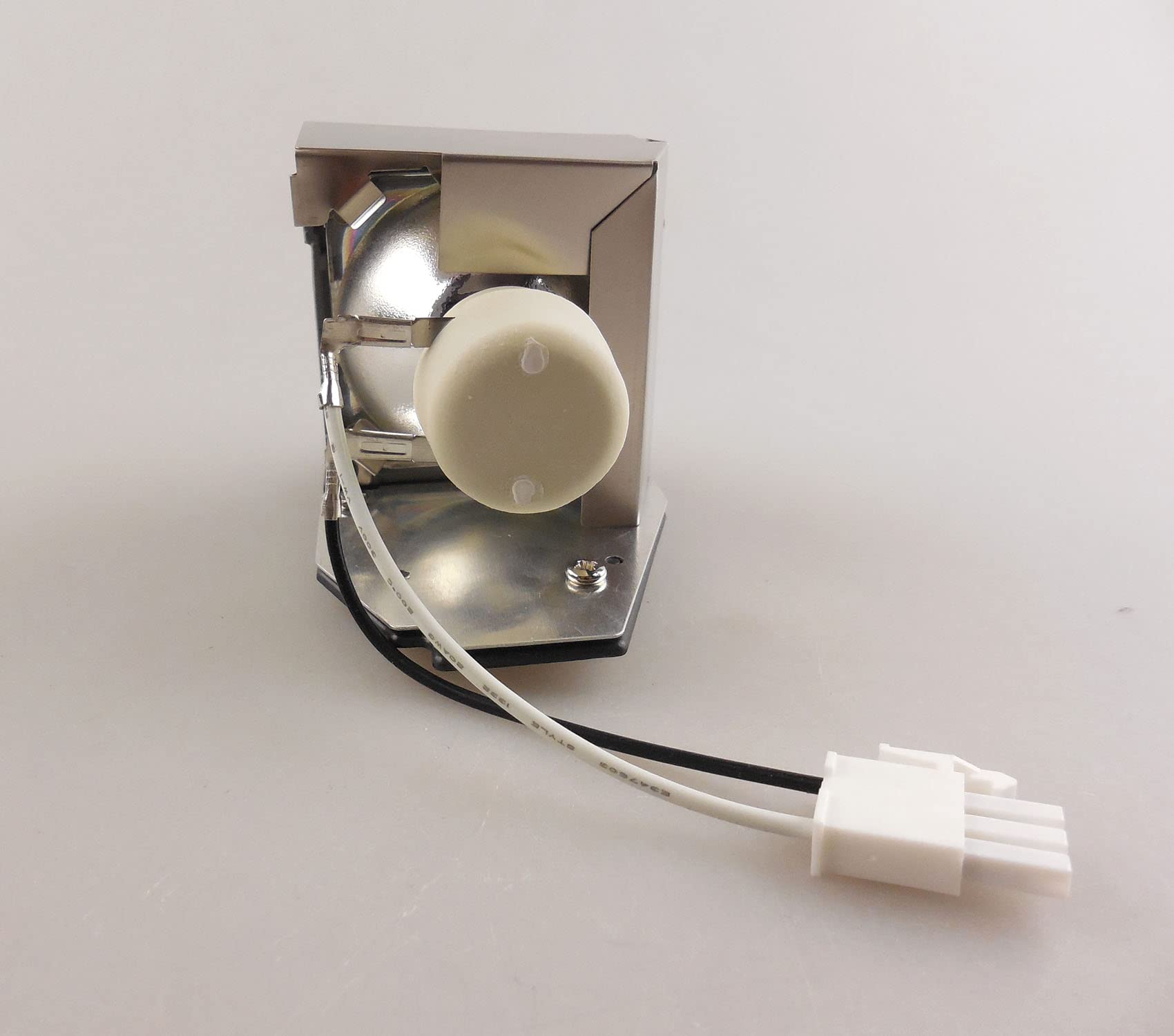Original Title: SP_LAMP_044 Replacement Projector Lamp Bulb with Housing Compatible with INFOCUS SP-LAMP-044 X16 X17   Optimized Title: **INFOCUS SP-LAMP-044 Replacement Projector Bulb with Housing - Compatible with X16, X17 Projectors - High Brightness & Long Lifespan - Ideal for Home Theater, Office Presentations & Classroom Use**