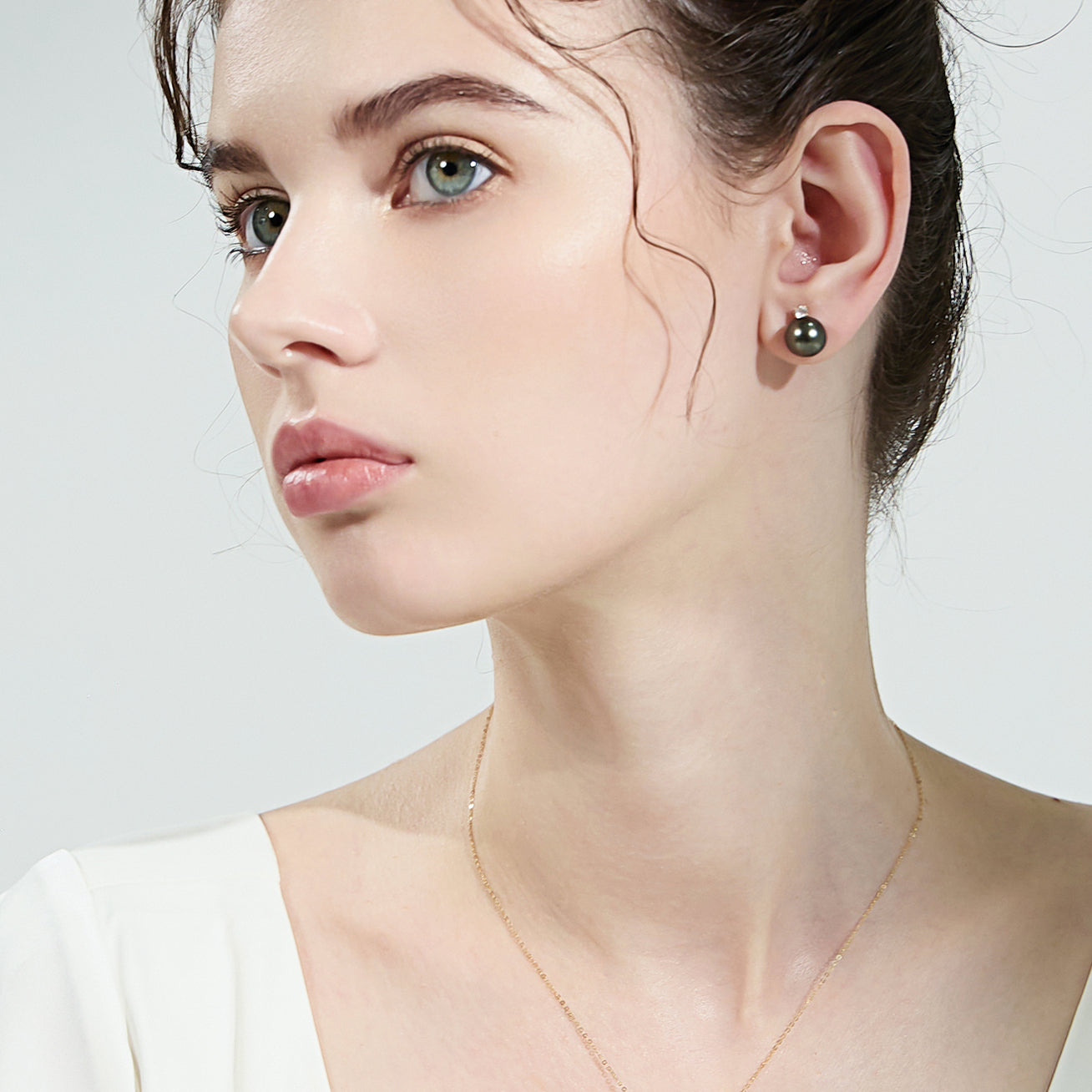 18K Gold Tahitian Pearl Earrings for Women - Luxury Black Pearl Stud Earrings - Perfect for Weddings, Parties & Special Occasions - KE00169