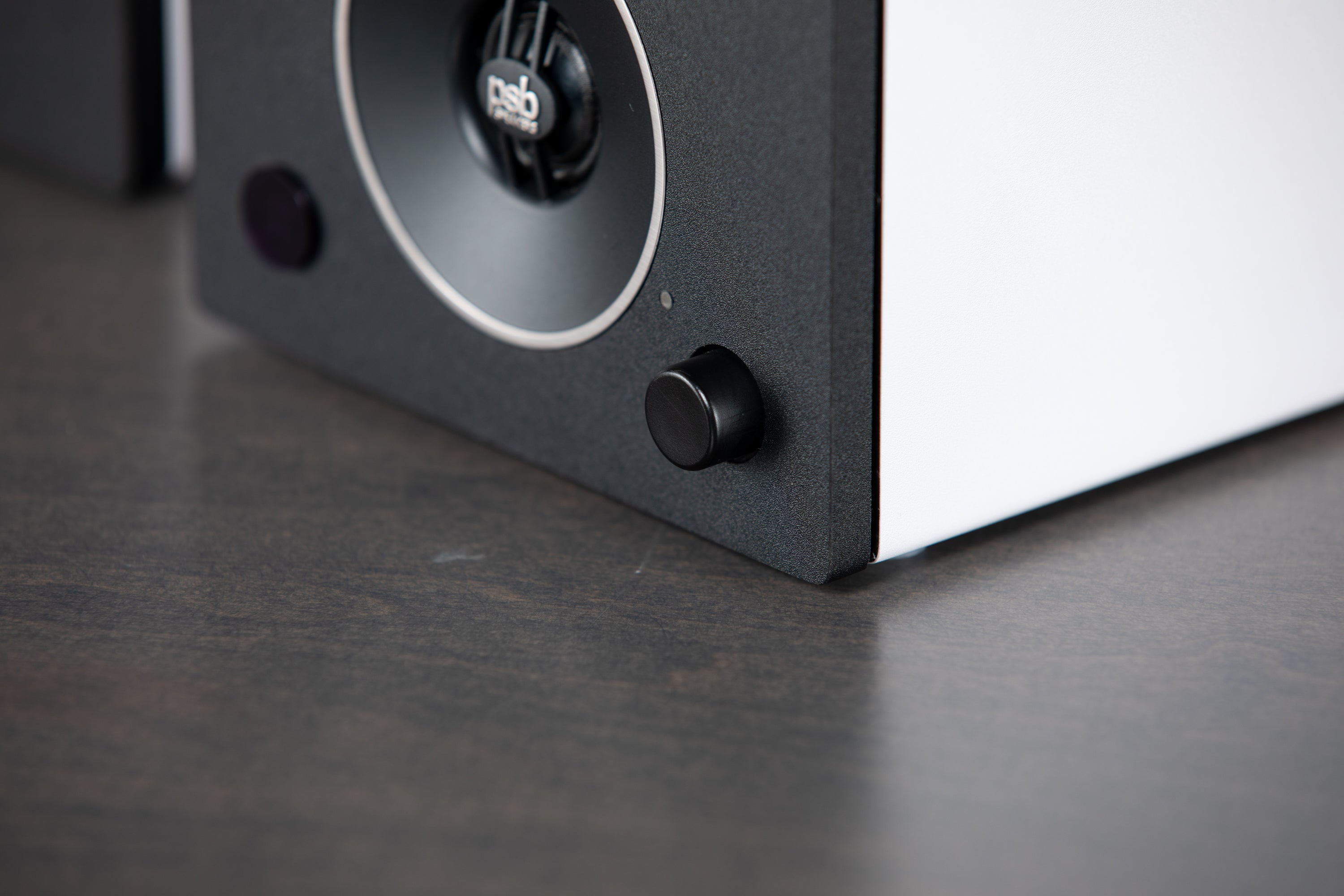PSB Alpha AM3/AM5 Powered Bookshelf Speakers - High Fidelity Audio for Home Theater & Music Listening - Perfect for Small Rooms & Desktop Setups