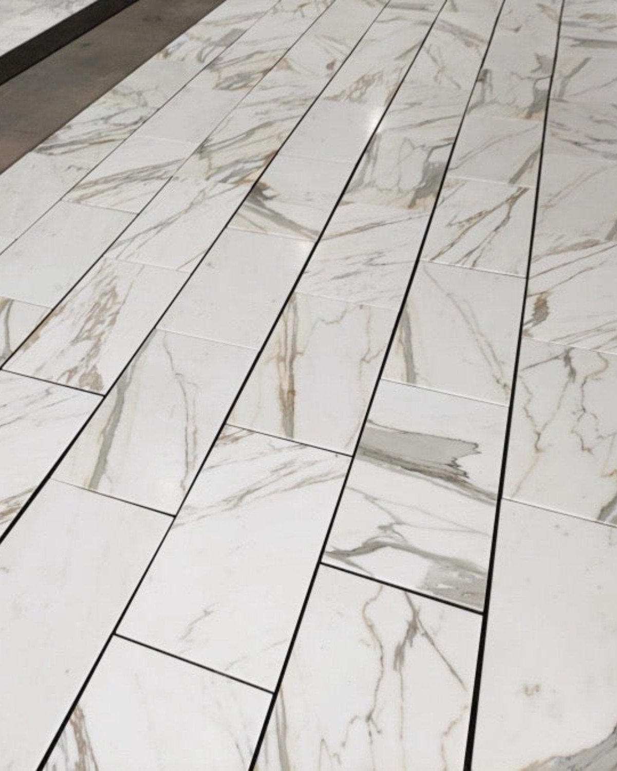 Premium Calacatta Gold Marble Tile 18