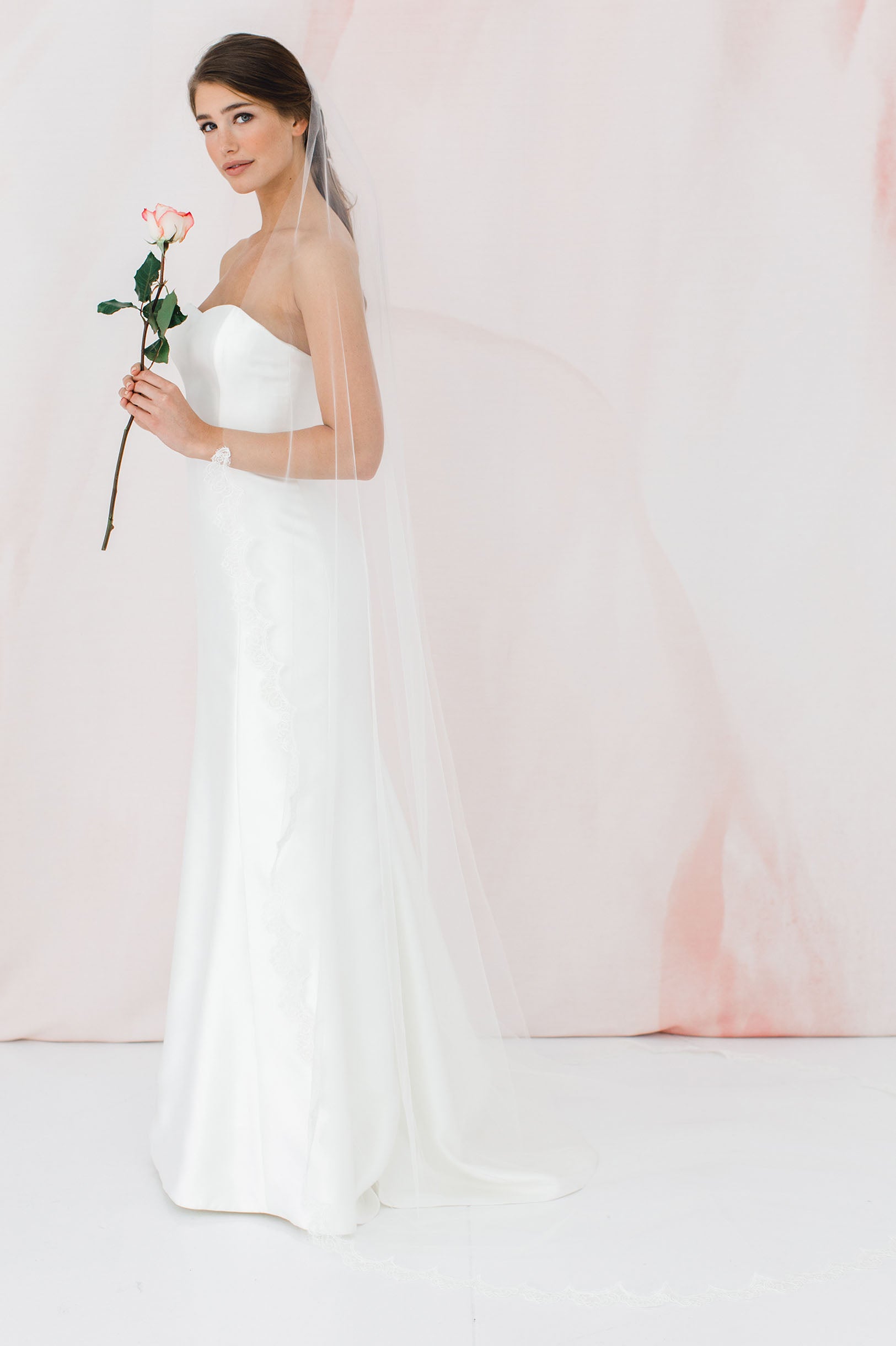 Amelie Illusion French Lace Scallop Edge Single Layer Wedding Veil - Perfect for Bridal Ceremonies, Photos & Romantic Occasions