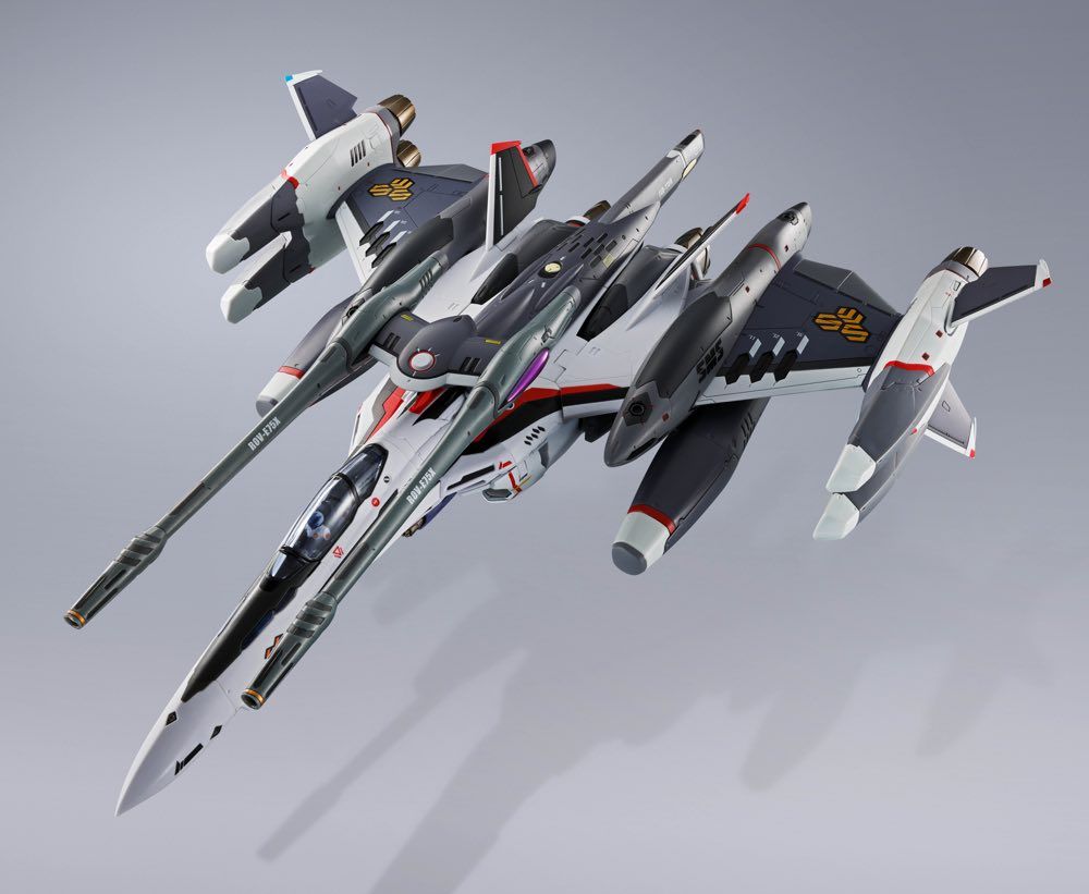 Bandai DX Chogokin VF-25F Tornado Messiah Valkyrie Action Figure - Macross Frontier Alto Saotome Ver. | Collectible Anime Robot Toy for Display & Play | Perfect for Fans & Model Enthusiasts